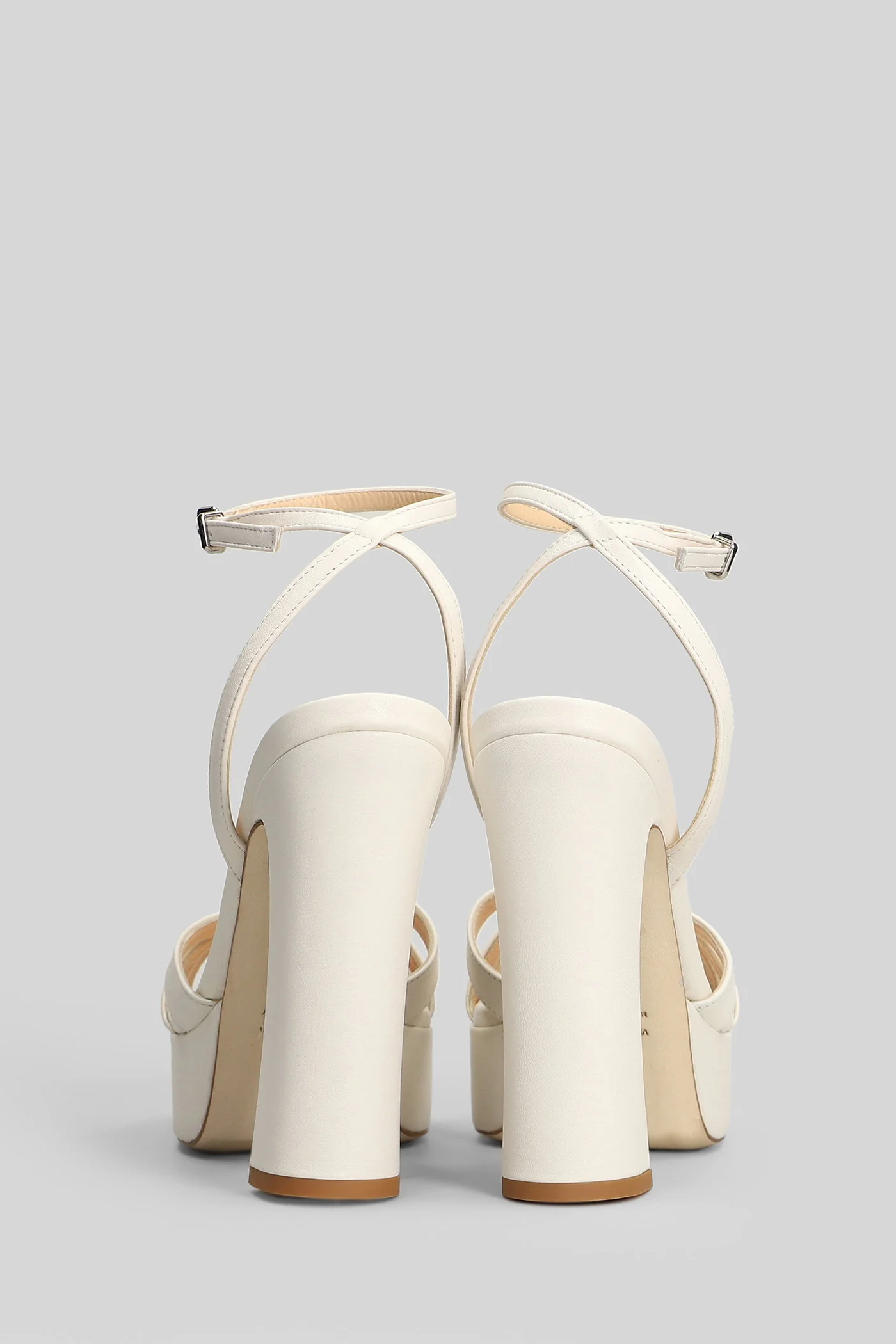 Sandals in beige leather - Image 4