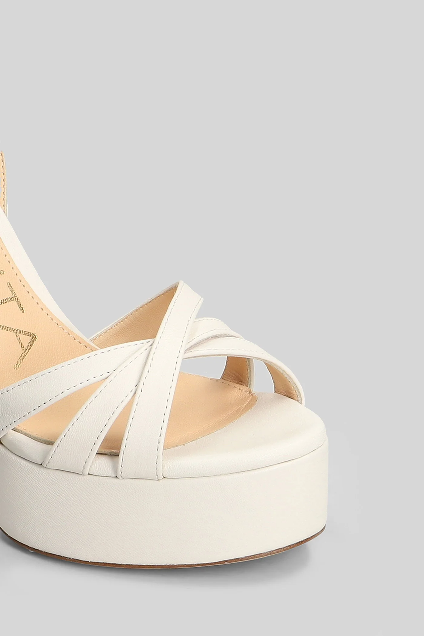 Sandals in beige leather - Image 5
