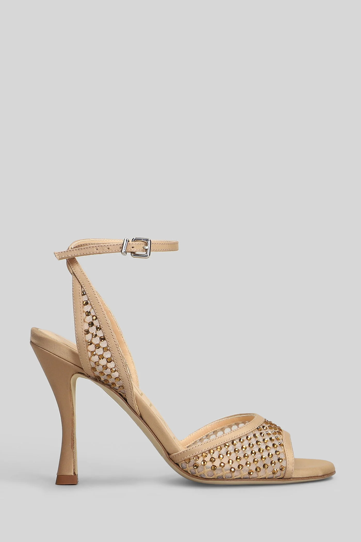 Sandals in powder satin