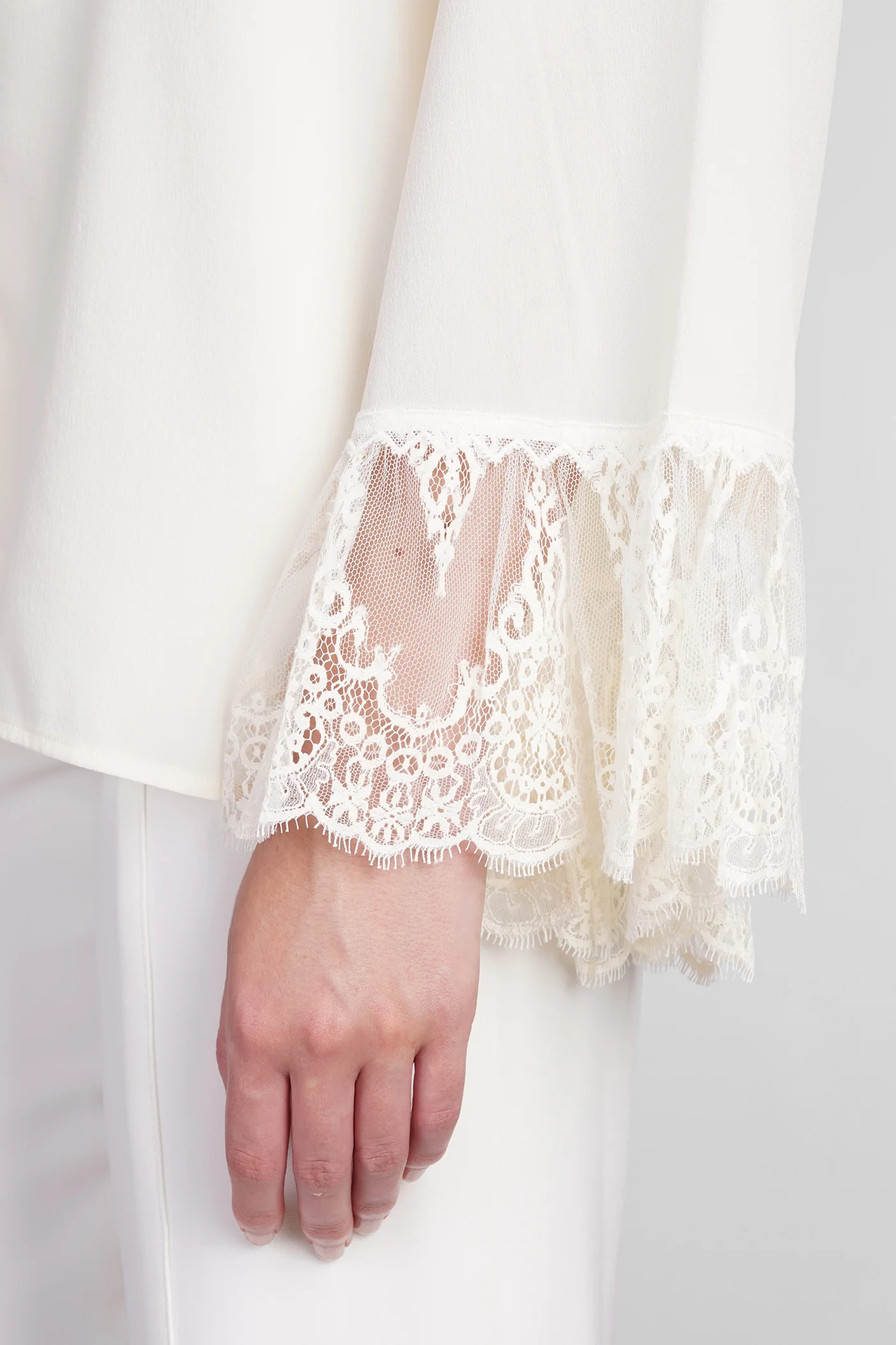 Blouse in beige silk - Image 5