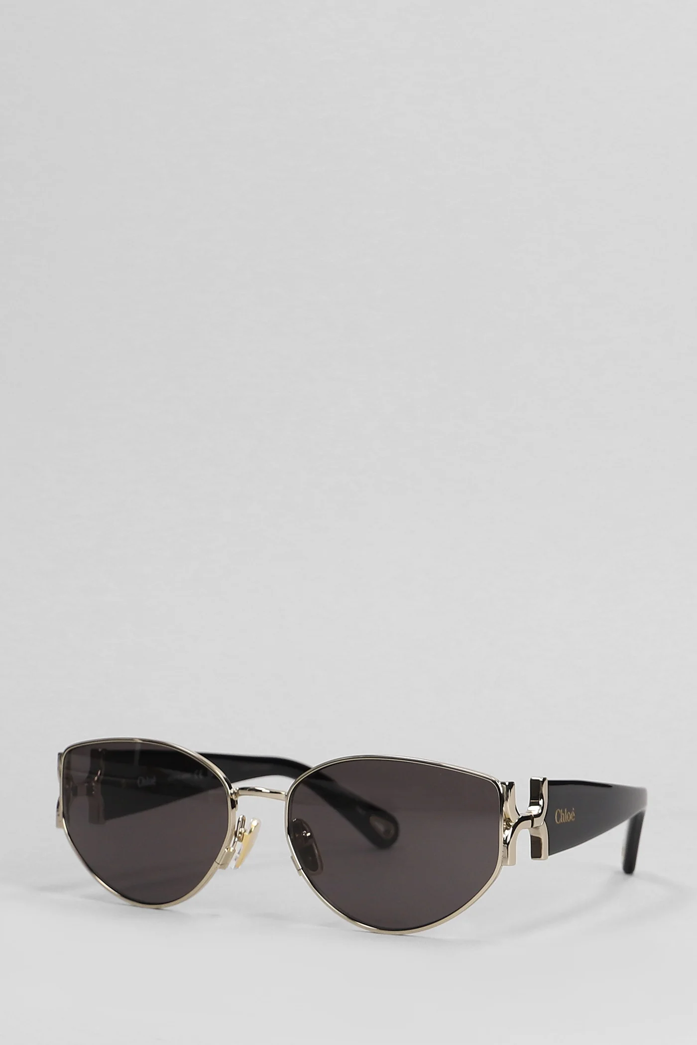 Sunglasses in gold metal alloy - Image 2