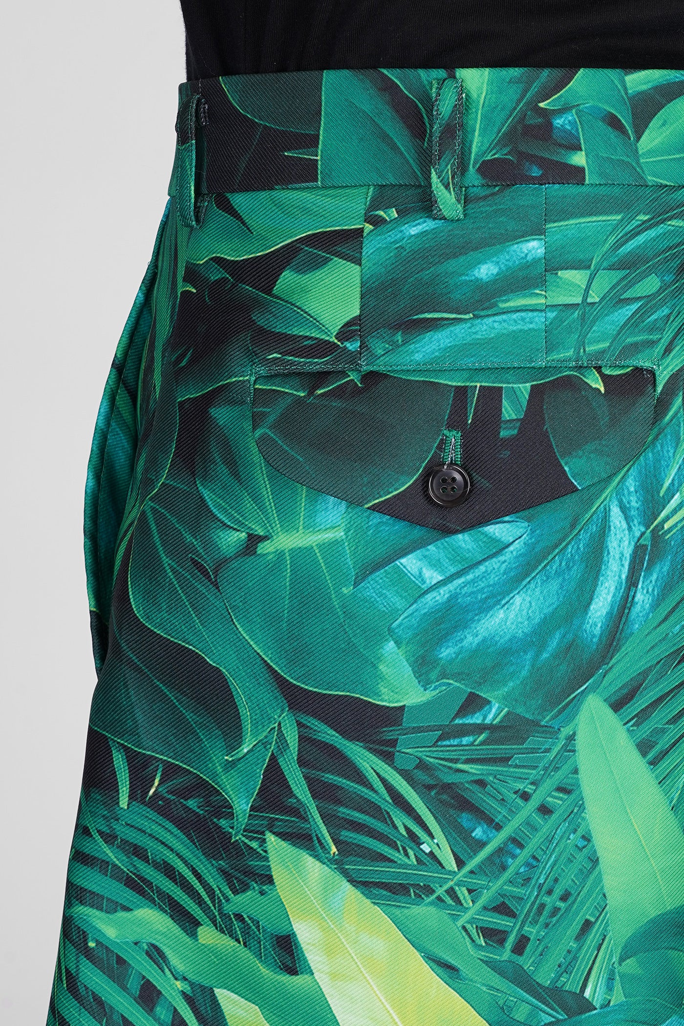 Shorts in green polyester - Image 5