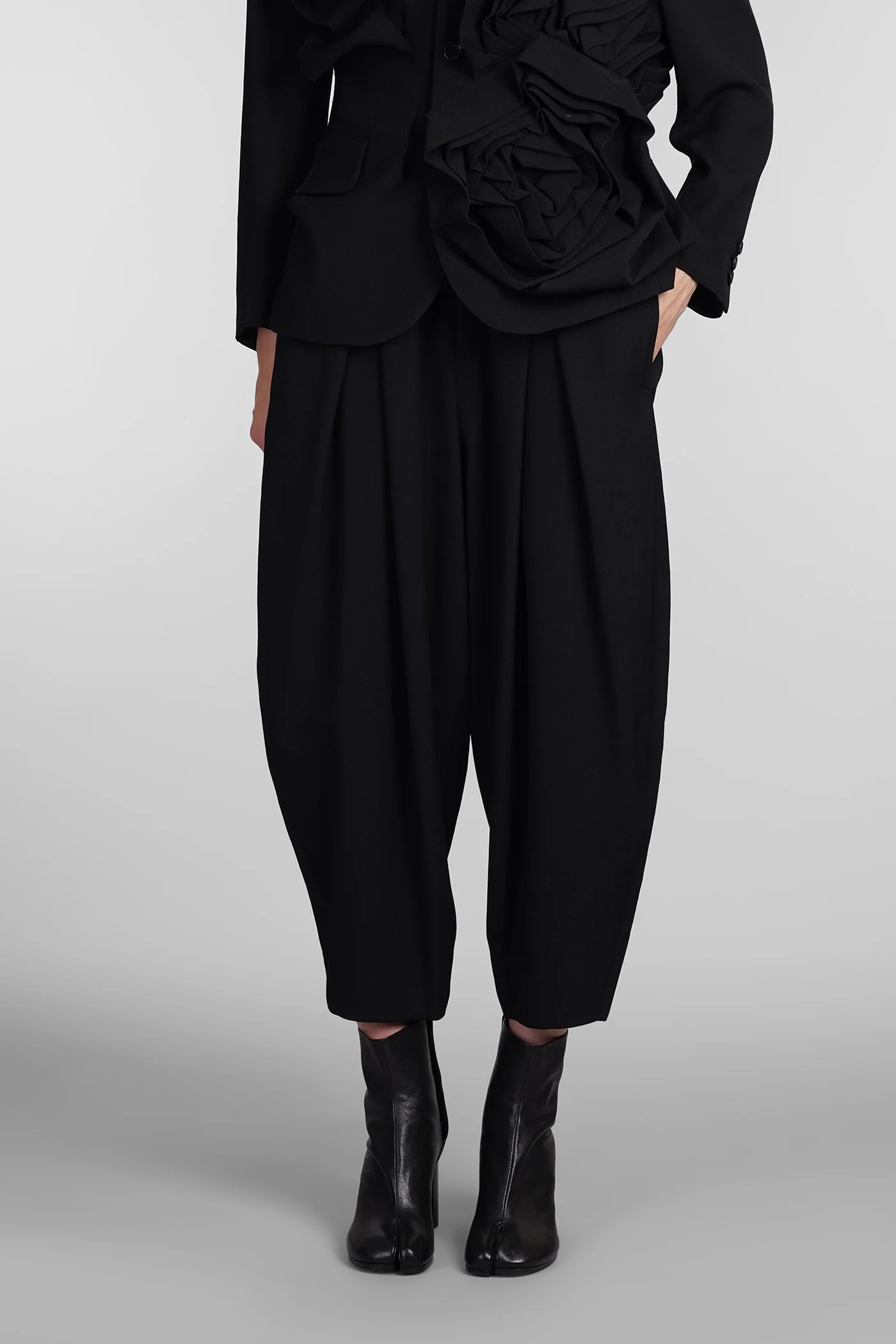 Pants in black wool