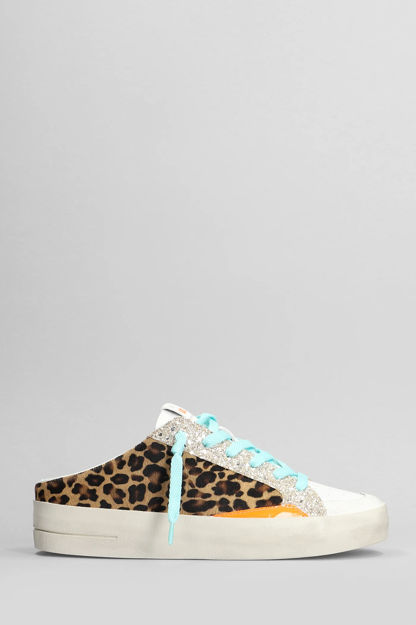Sneakers in white leather