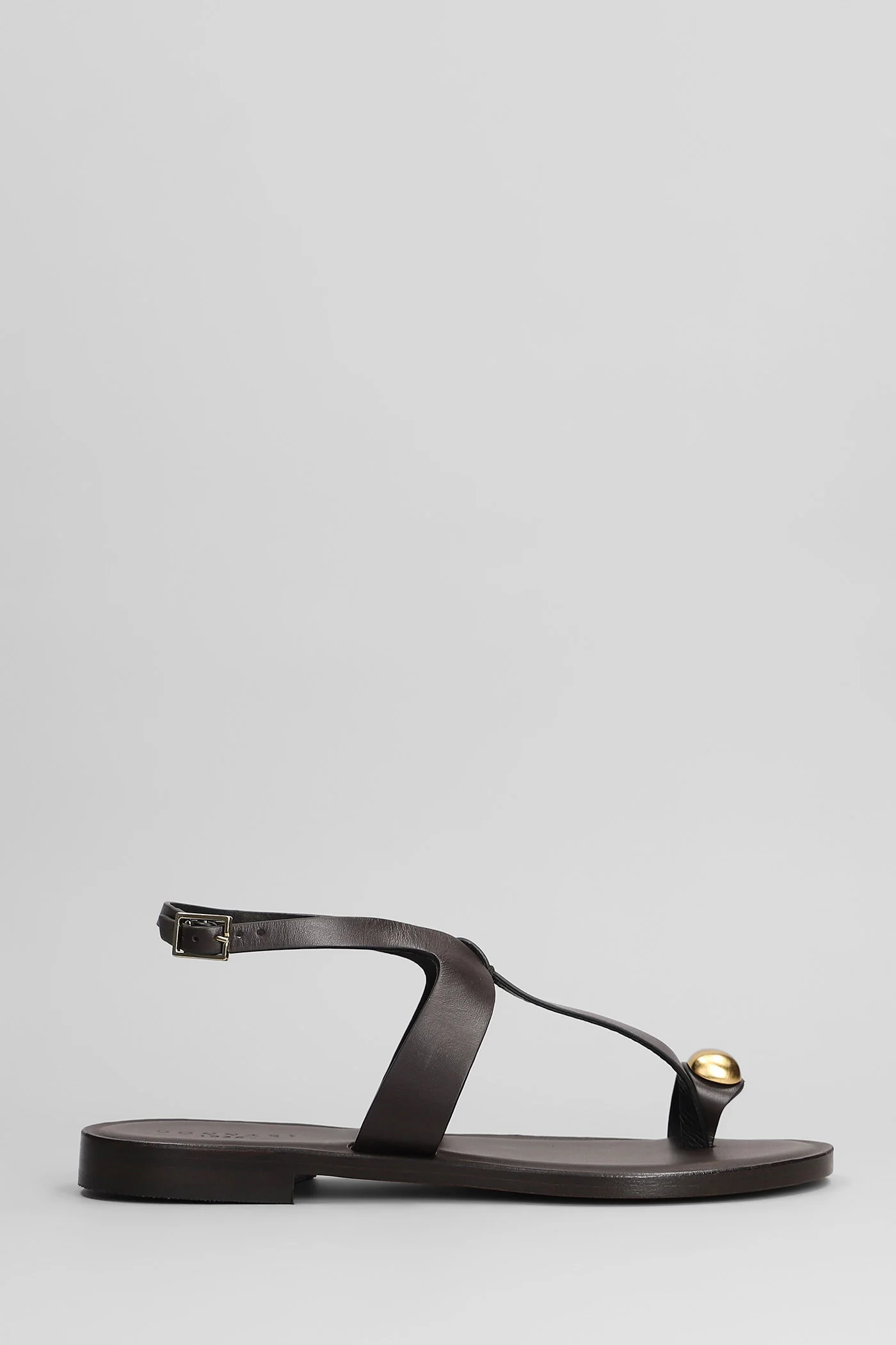 Flats in brown leather