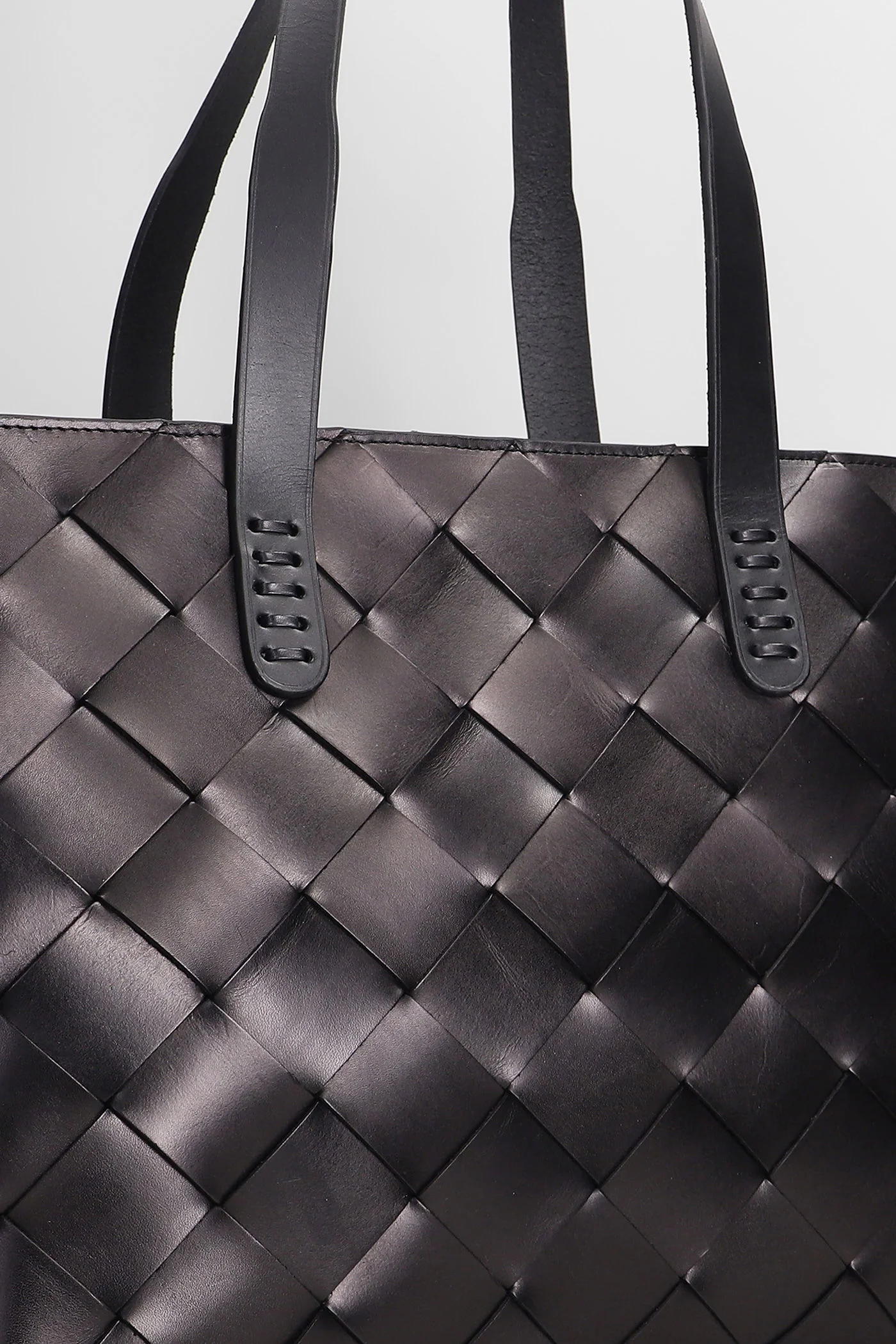 Crossover basket Tote in black leather - Image 4