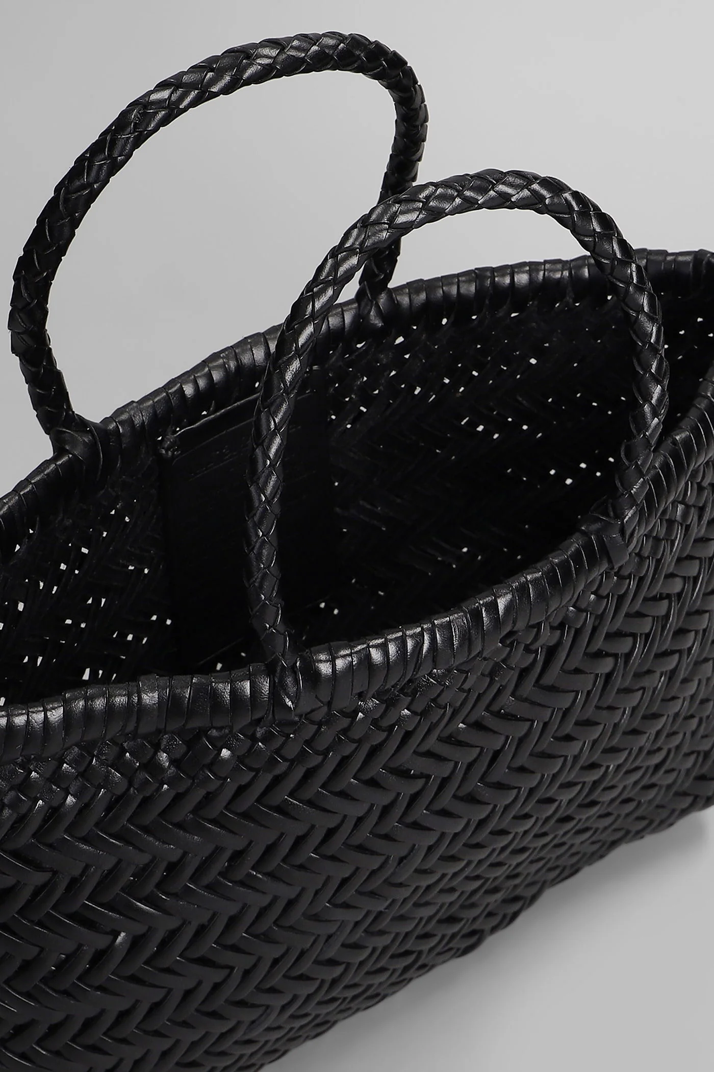 Mini Flat Gora Baskt Hand bag in black leather - Image 4