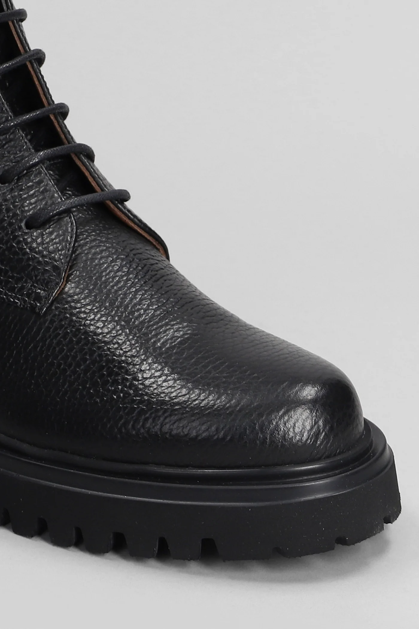 Combat boots in black leather - Image 5