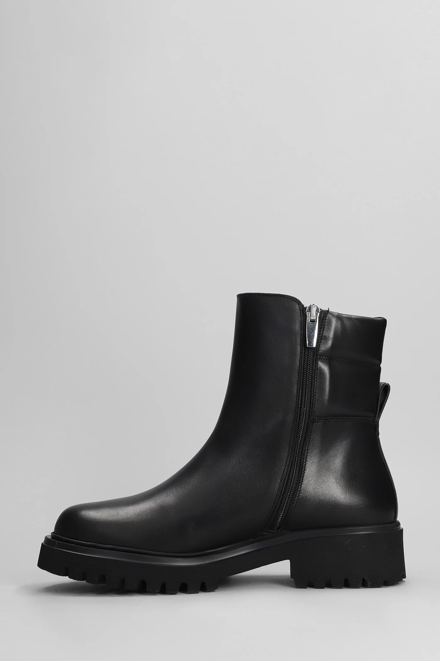 Combat boots in black leather - Image 3