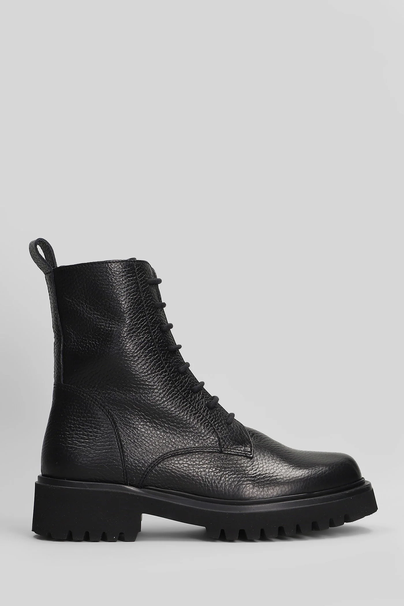 Combat boots in black leather