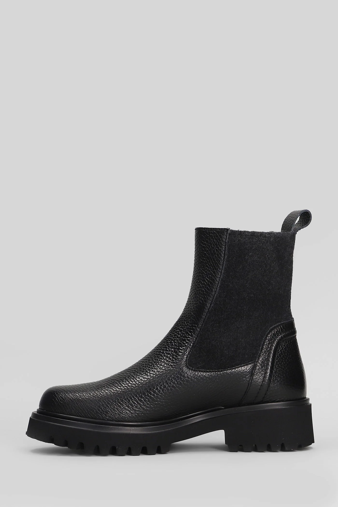 Combat boots in black leather - Image 3