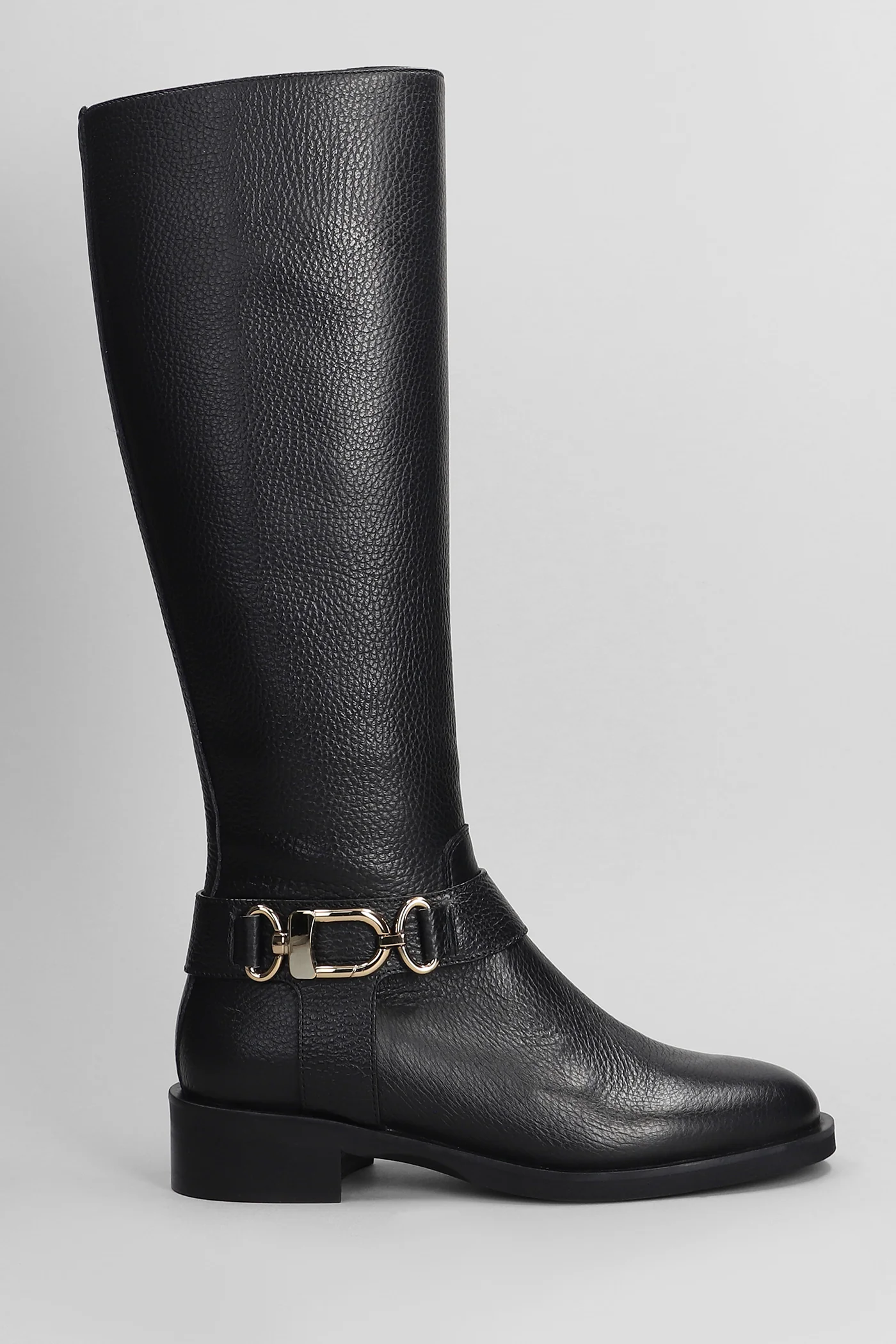 low heels boots in black leather