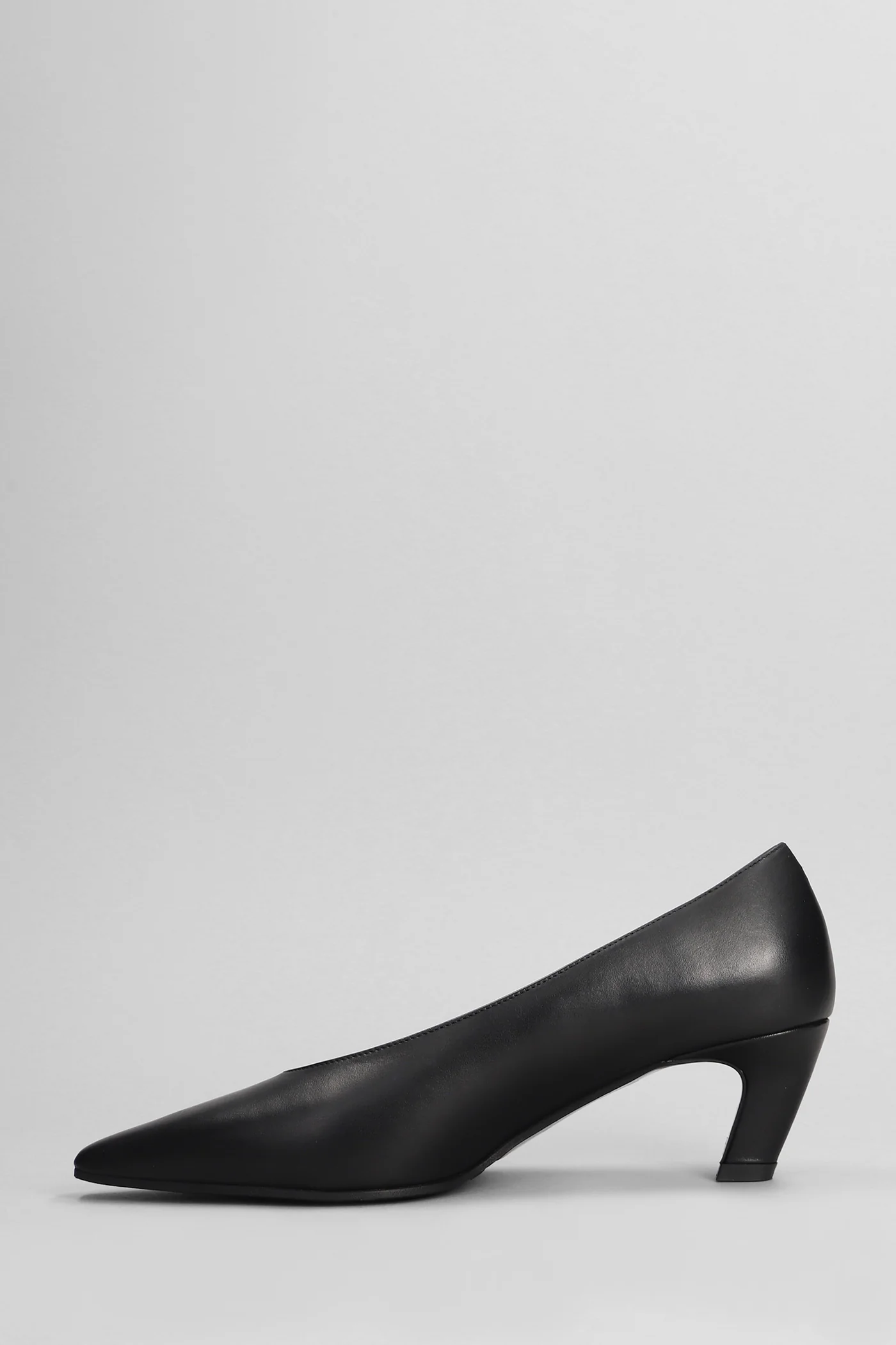 Pumps in black leather - Image 3