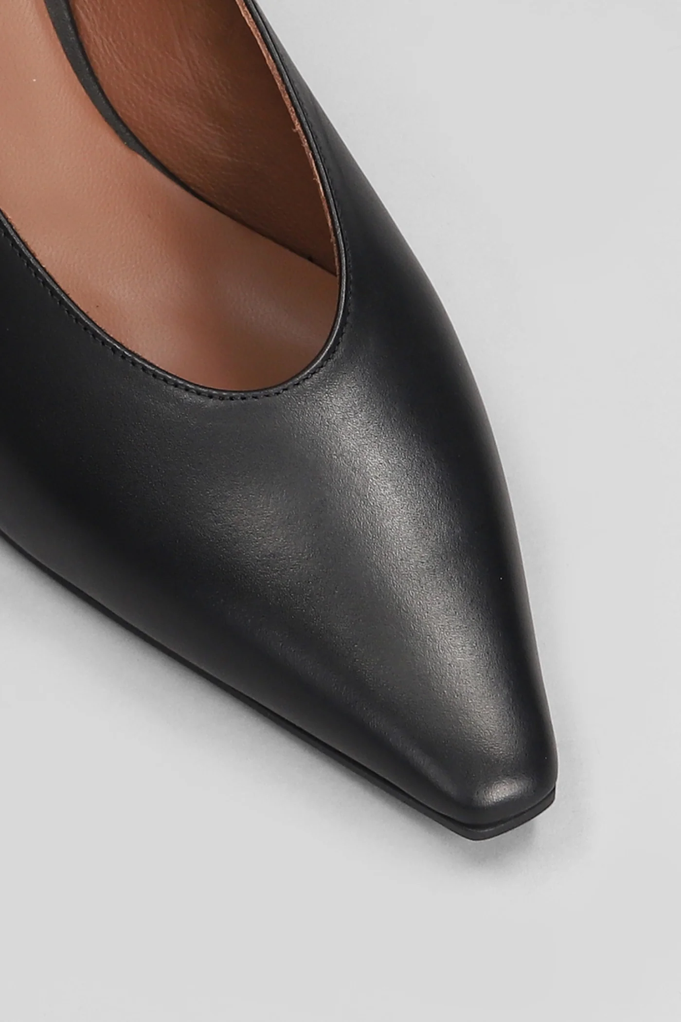 Pumps in black leather - Image 5