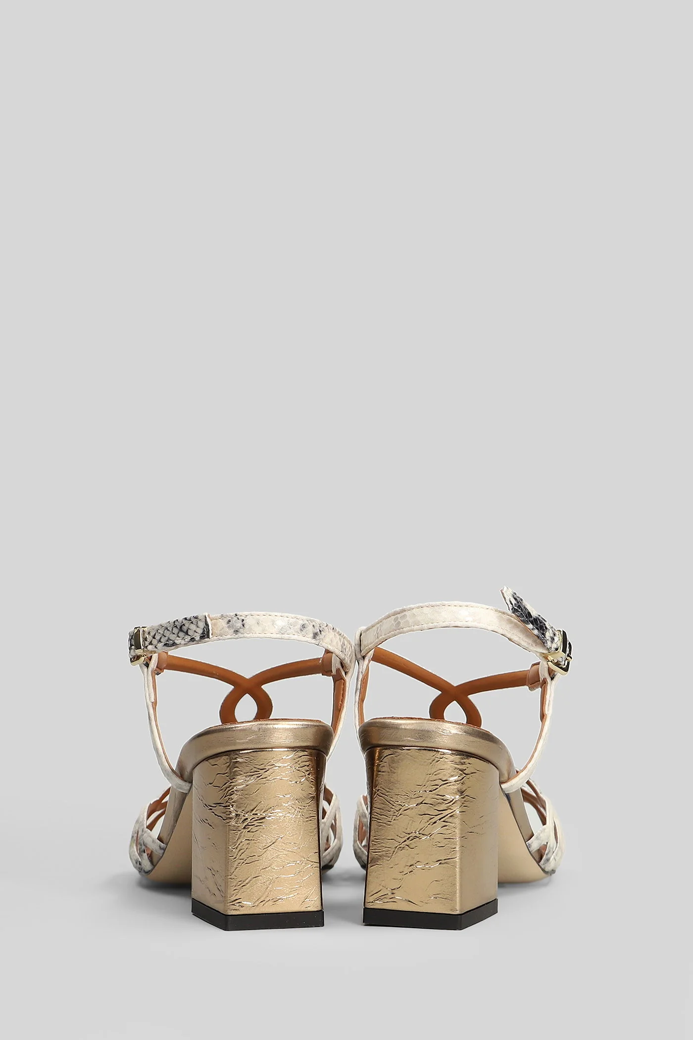 Sandals in beige leather - Image 19