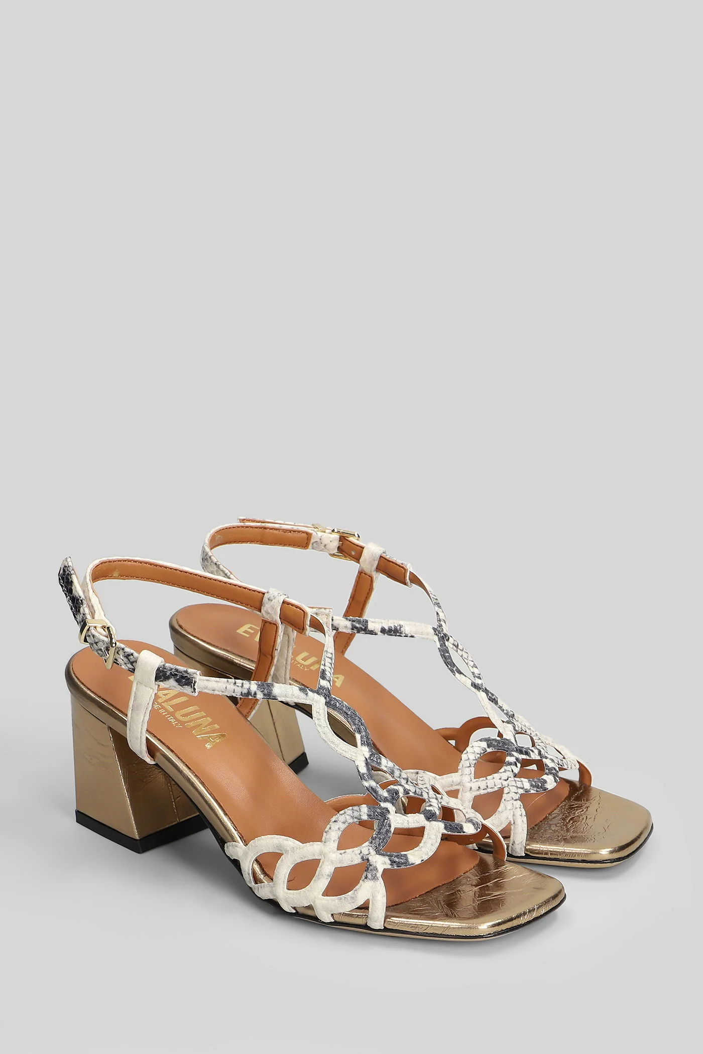 Sandals in beige leather - Image 2