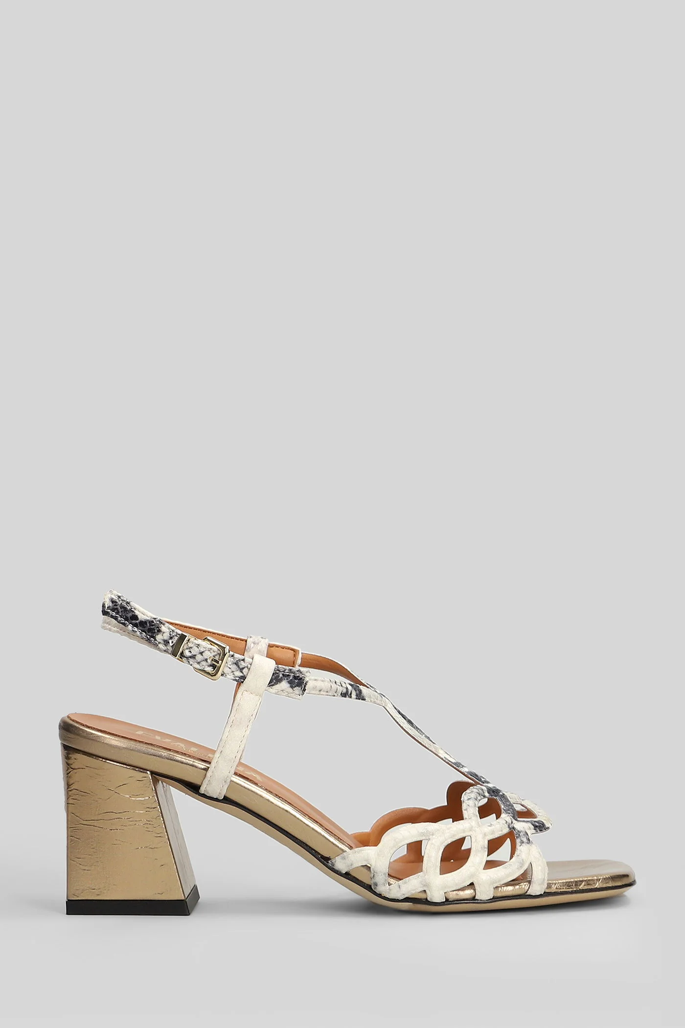Sandals in beige leather - Image 36