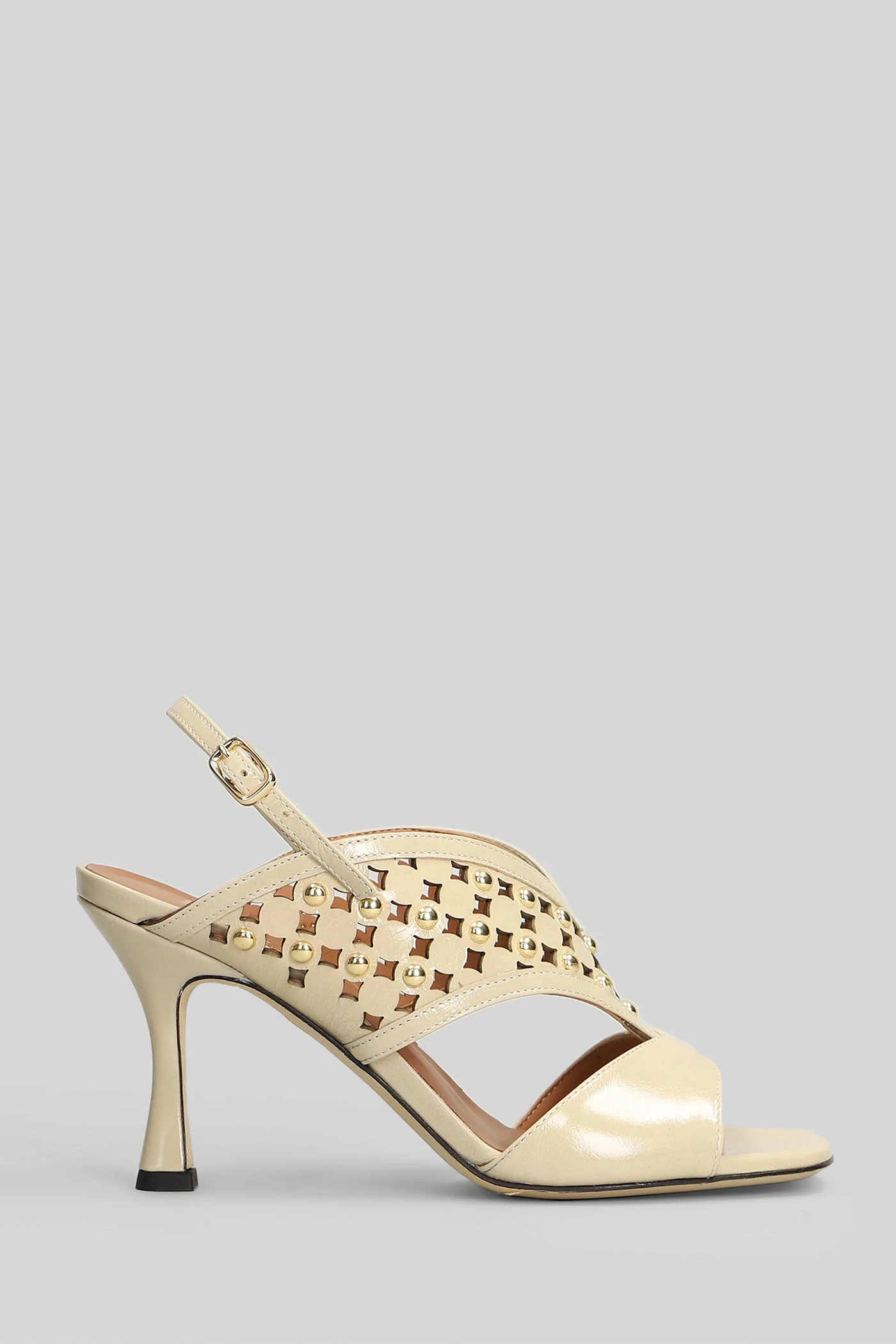 Sandals in beige leather
