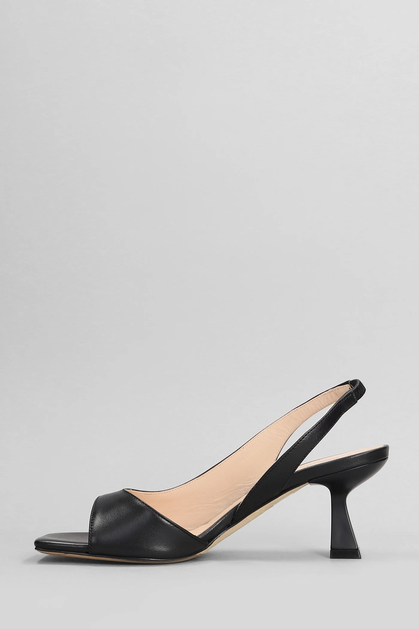 Sandals in black leather - Image 3