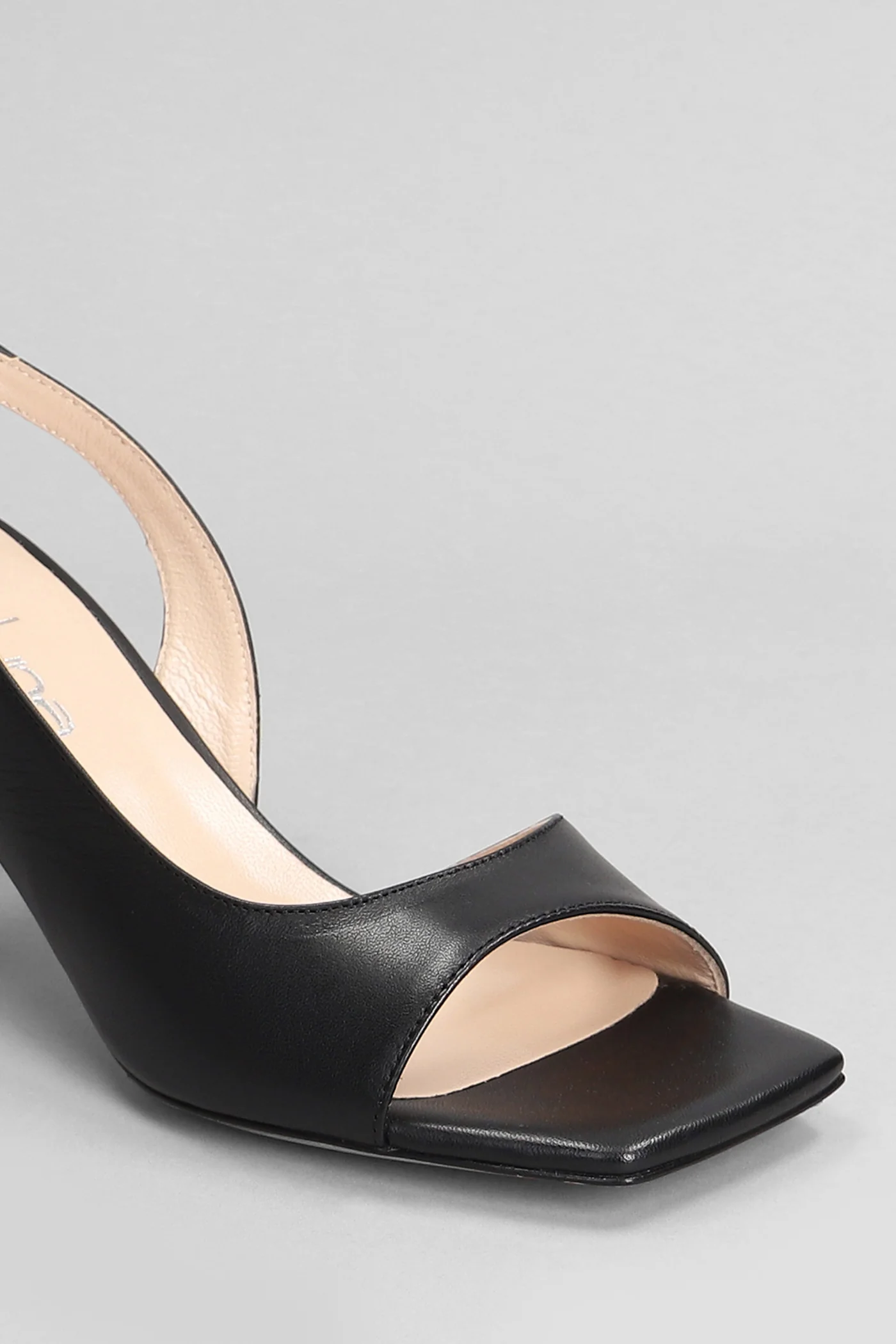 Sandals in black leather - Image 5