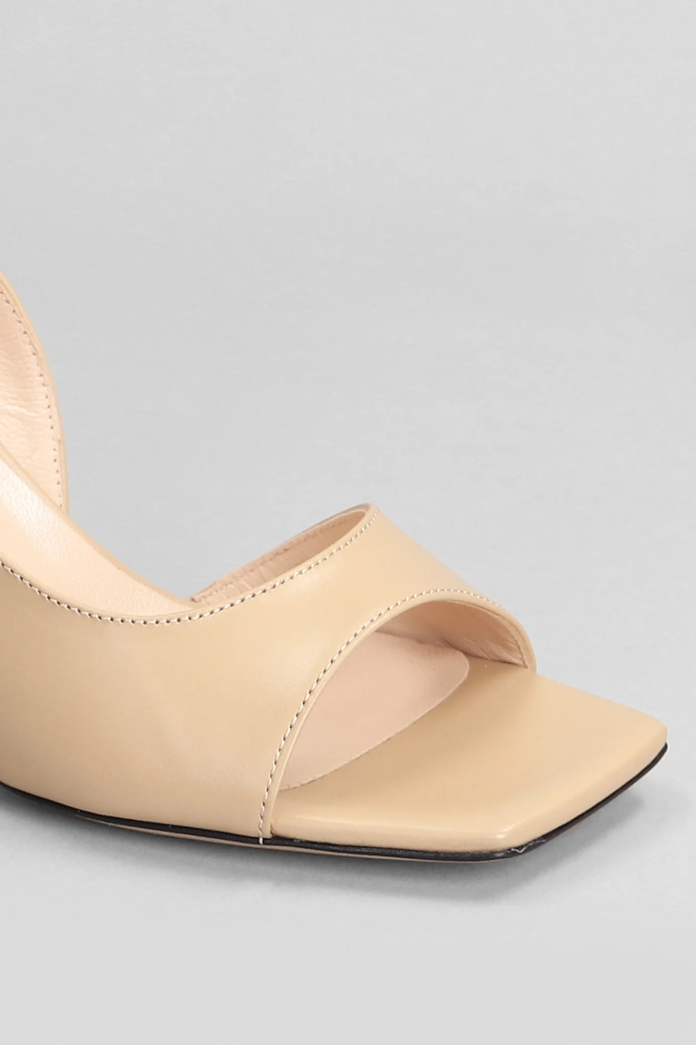 Sandals in powder leather - Image 5
