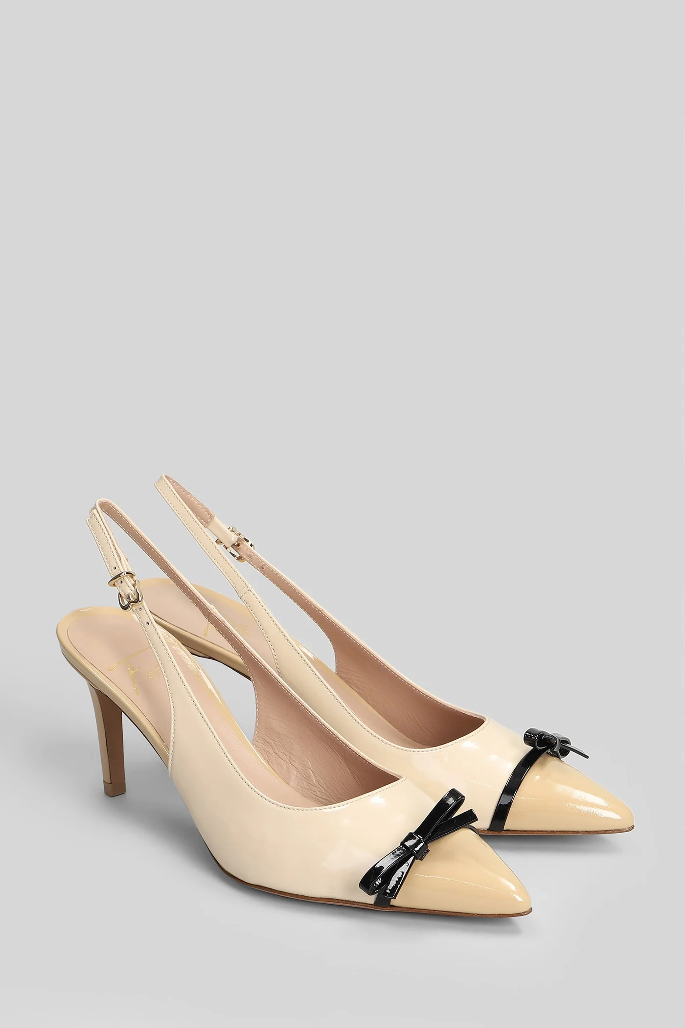 Antonia Pumps in beige patent leather - Image 2