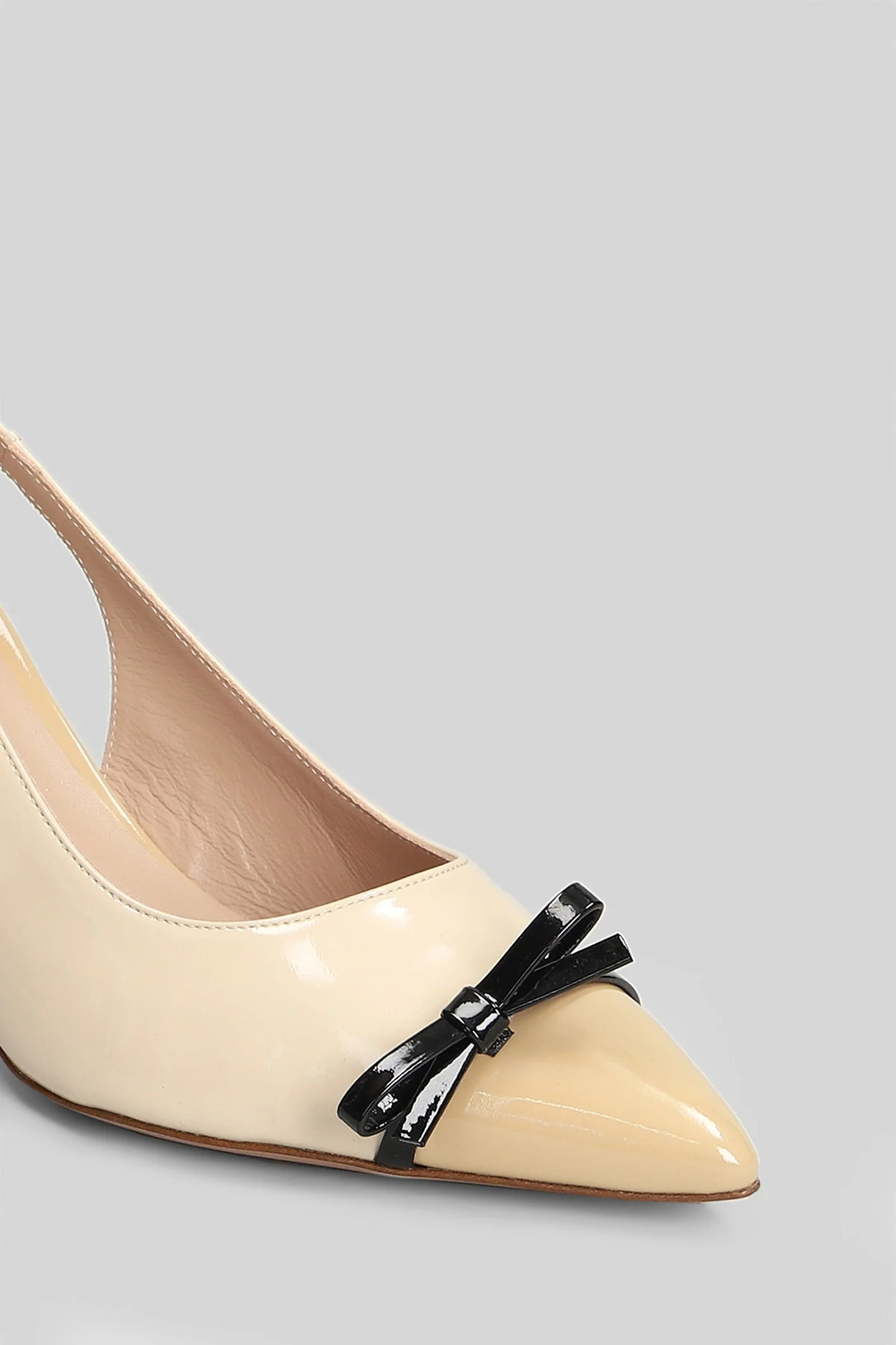 Antonia Pumps in beige patent leather - Image 5