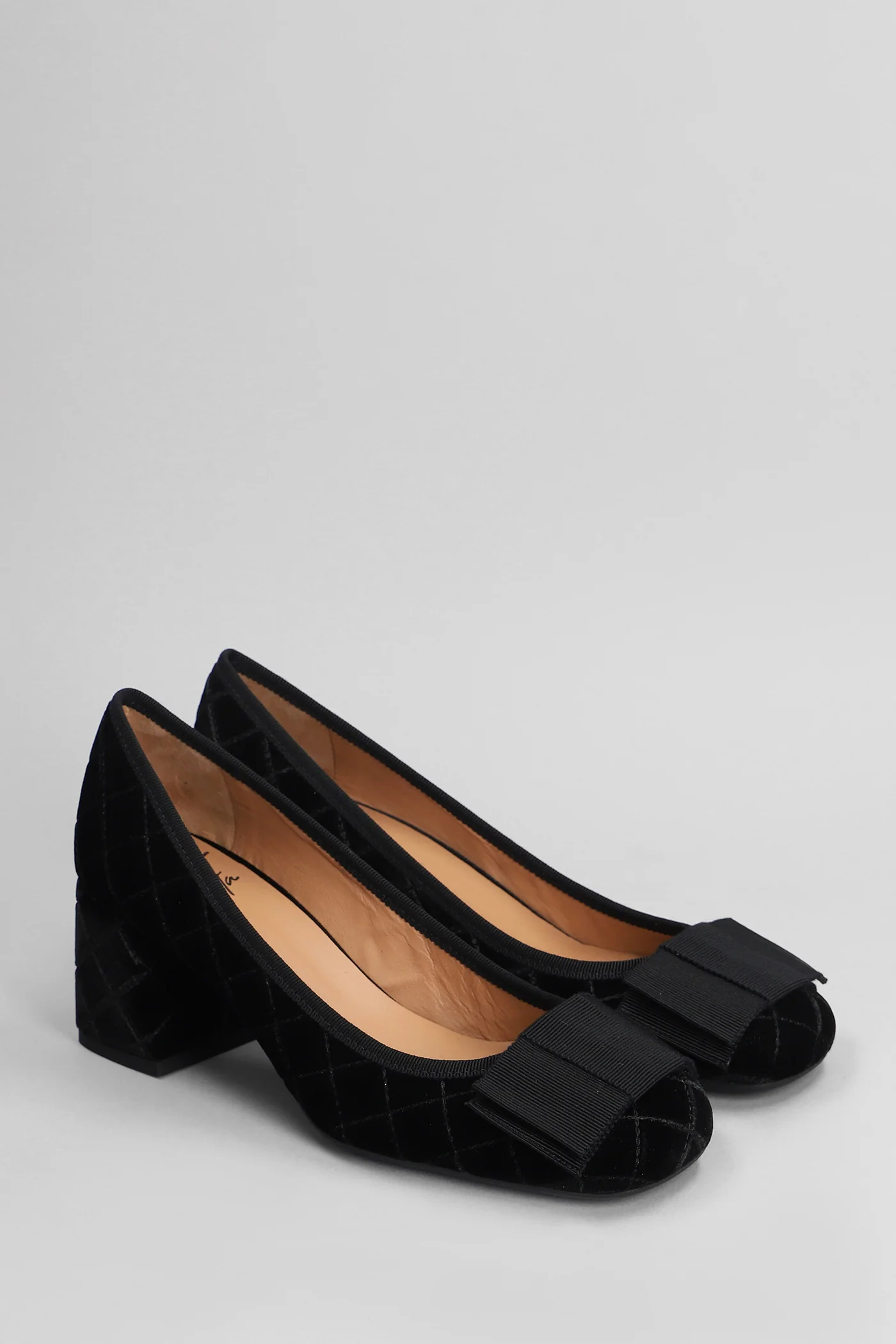 Ery Pumps in black velvet - Image 2