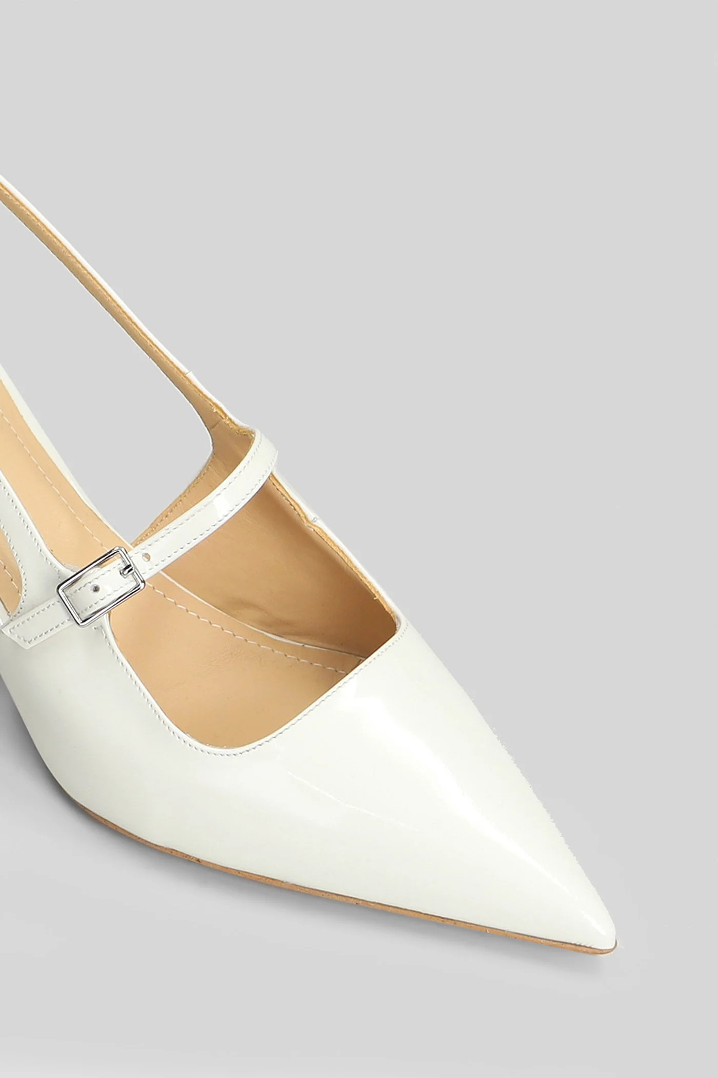 Pumps in beige patent leather - Image 5