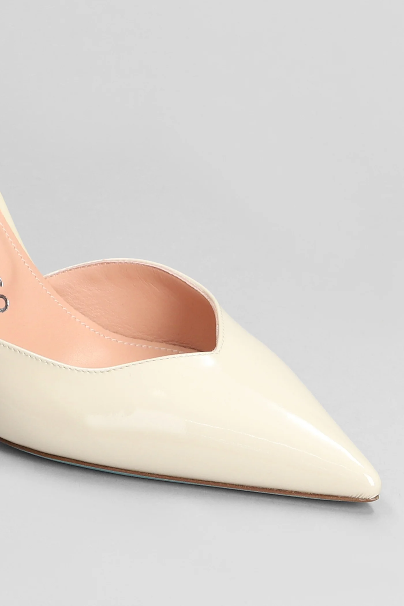 Pumps in beige patent leather - Image 5