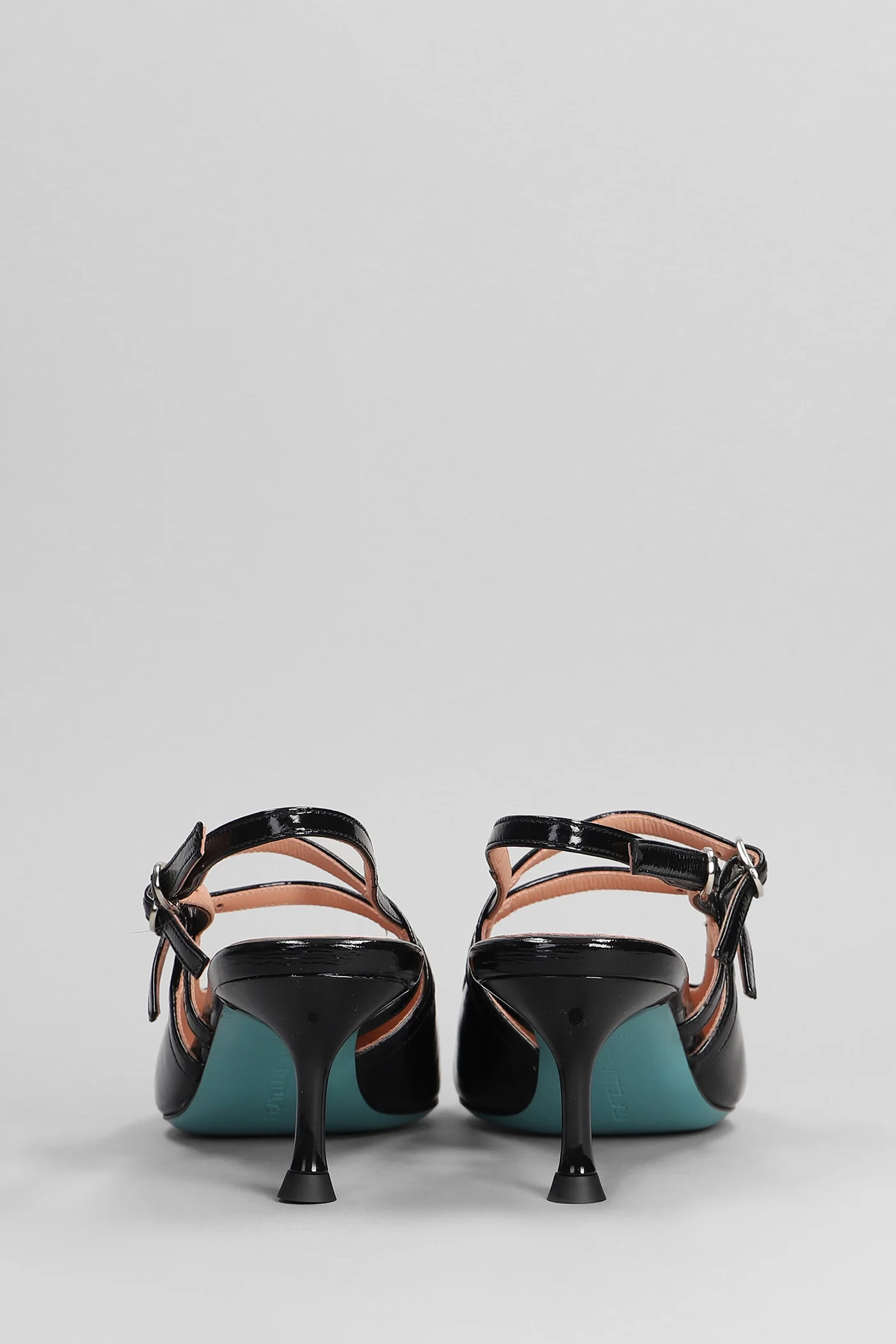 Pumps in black leather - Image 4