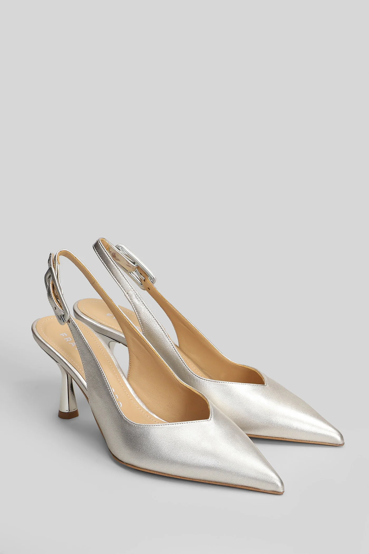 Pumps in platinum leather - Image 2