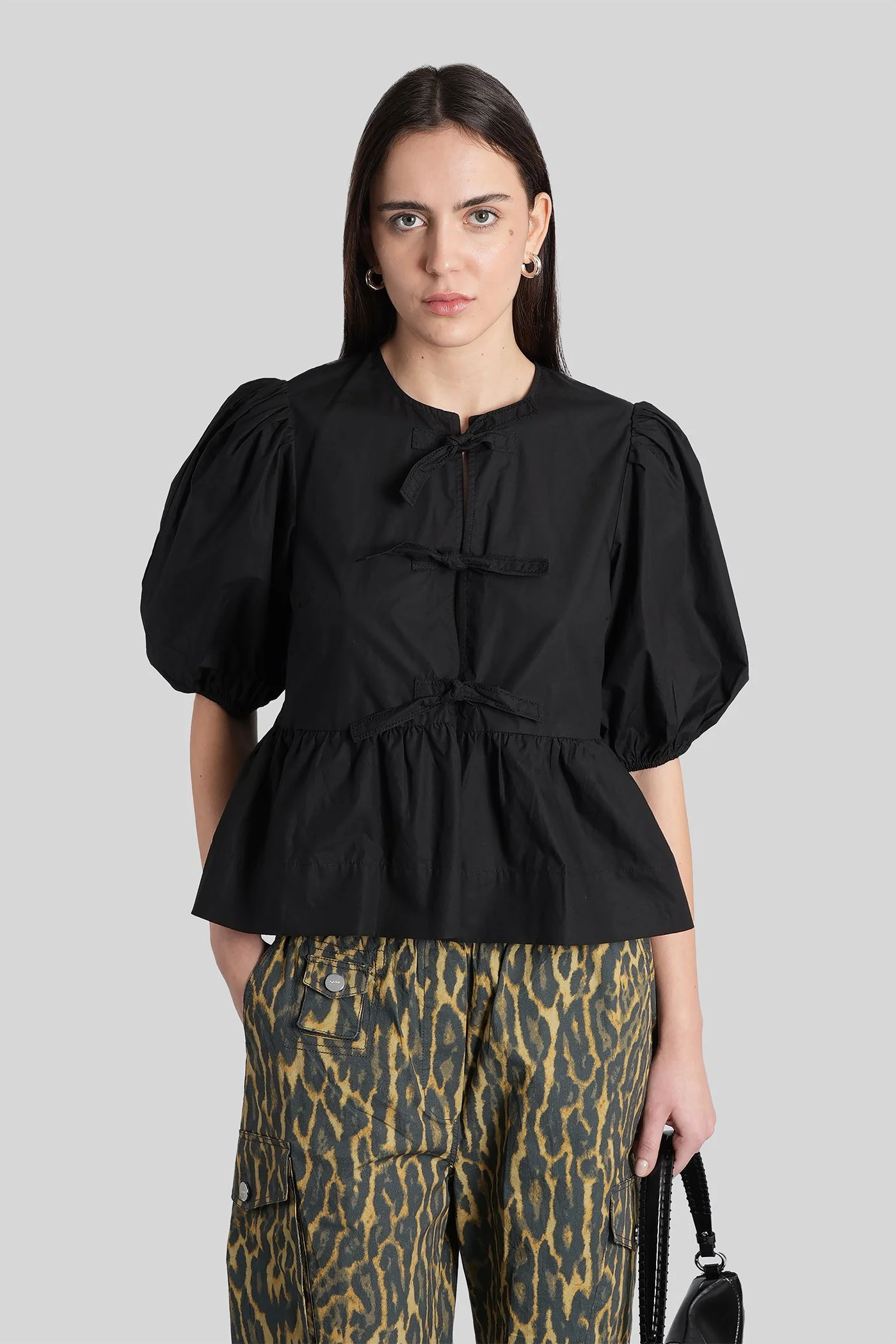 Blouse in black cotton