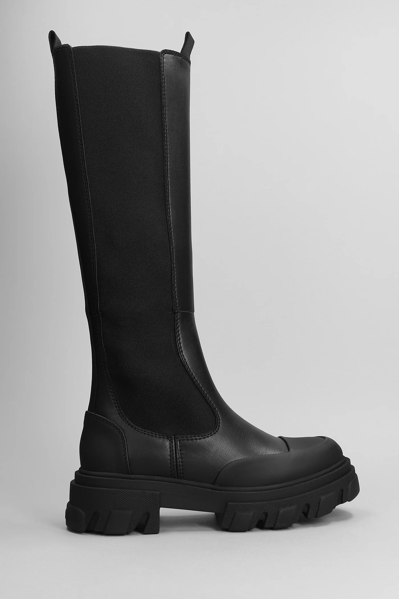 Boots in black leather