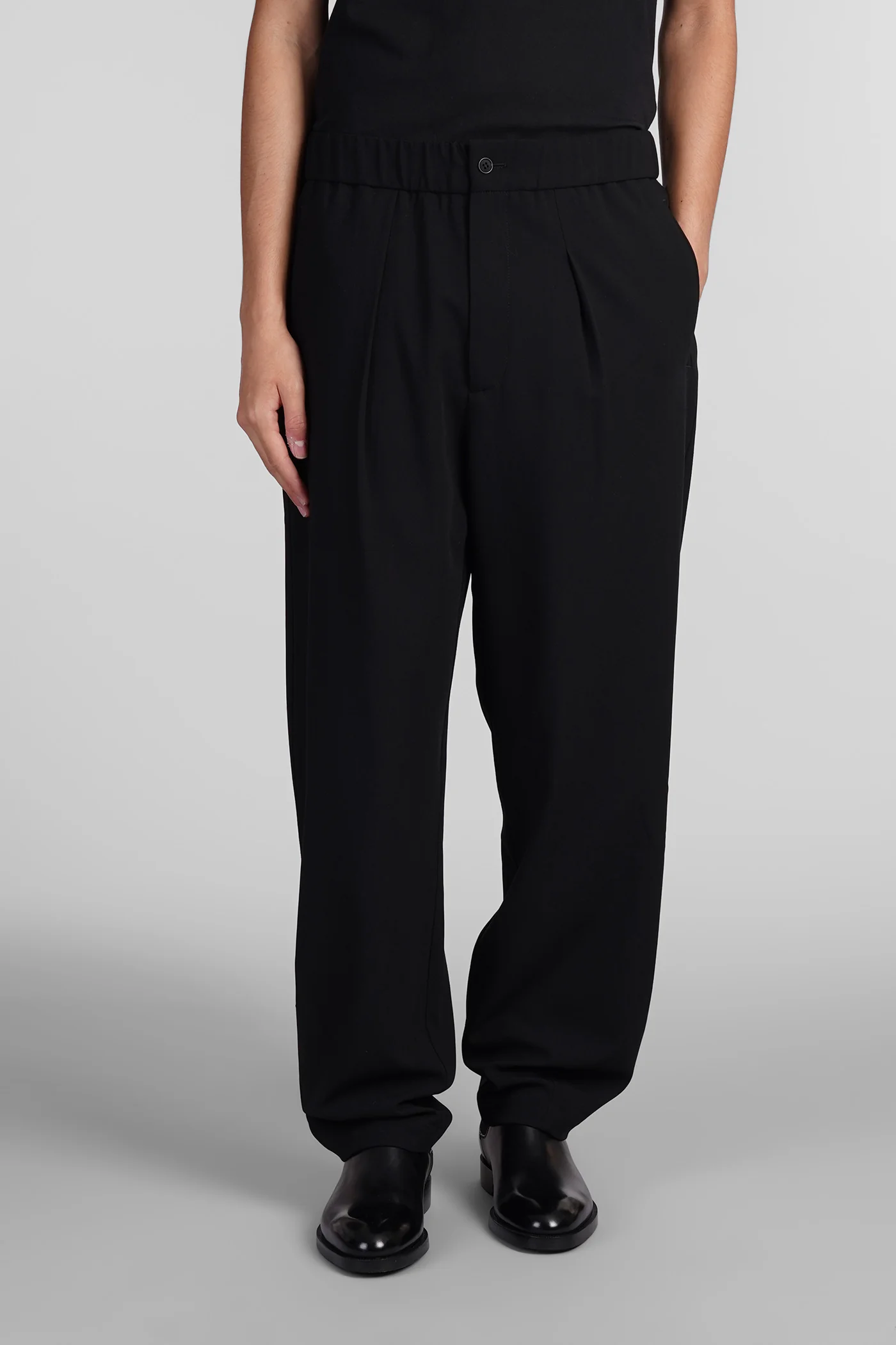 Pants in black wool