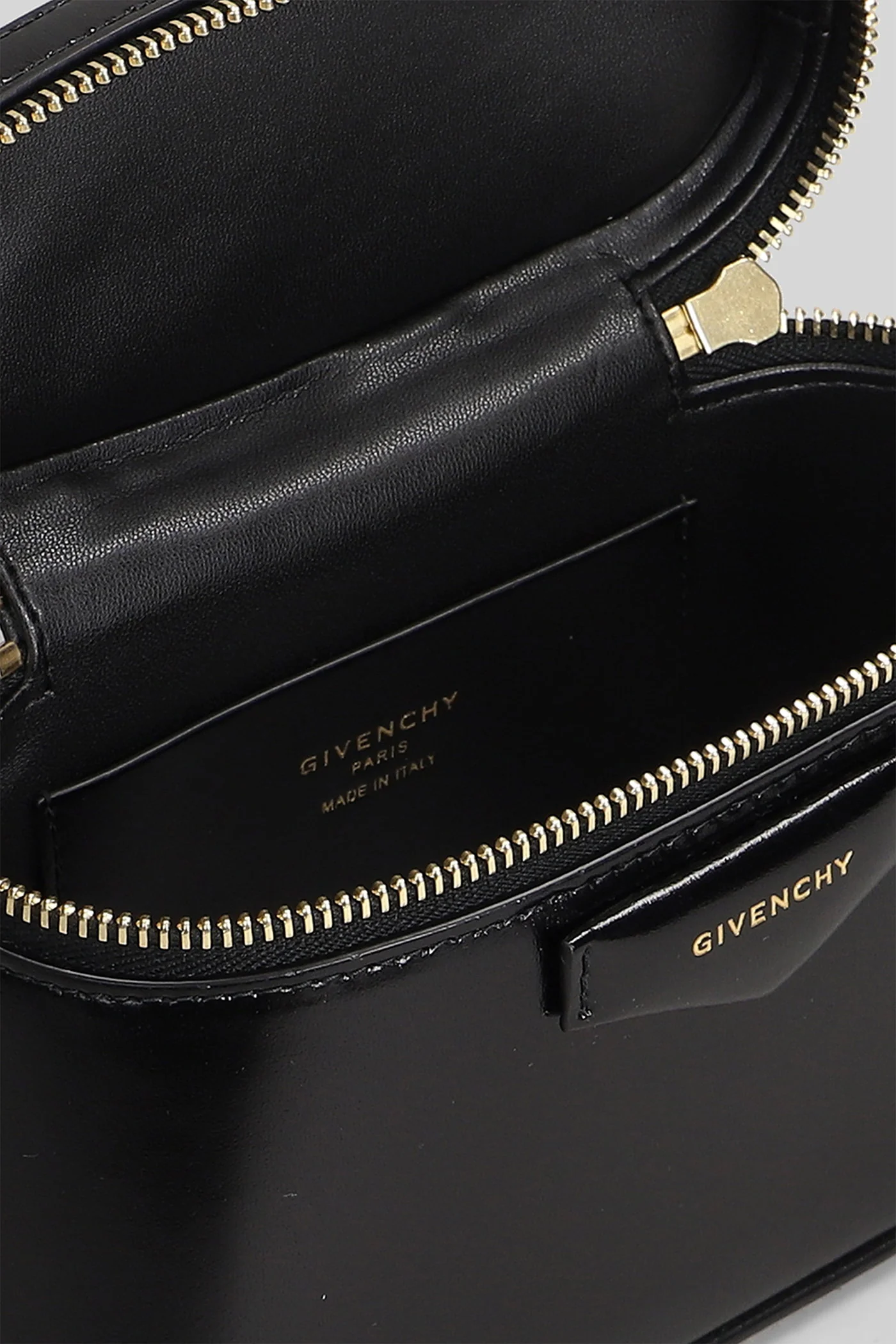 Antigona Shoulder bag in black leather - Image 4