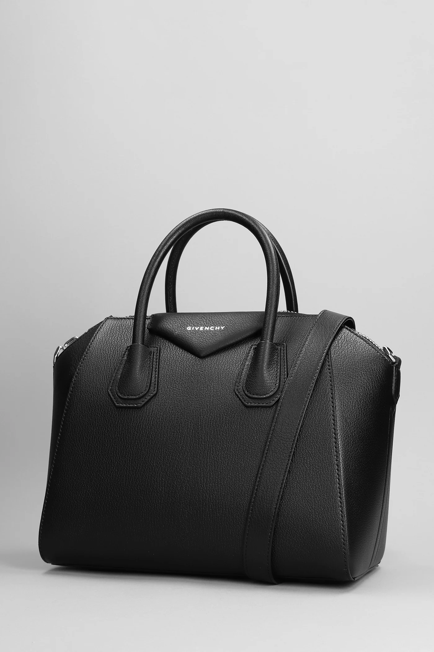 Antigona Shoulder bag in black leather - Image 2