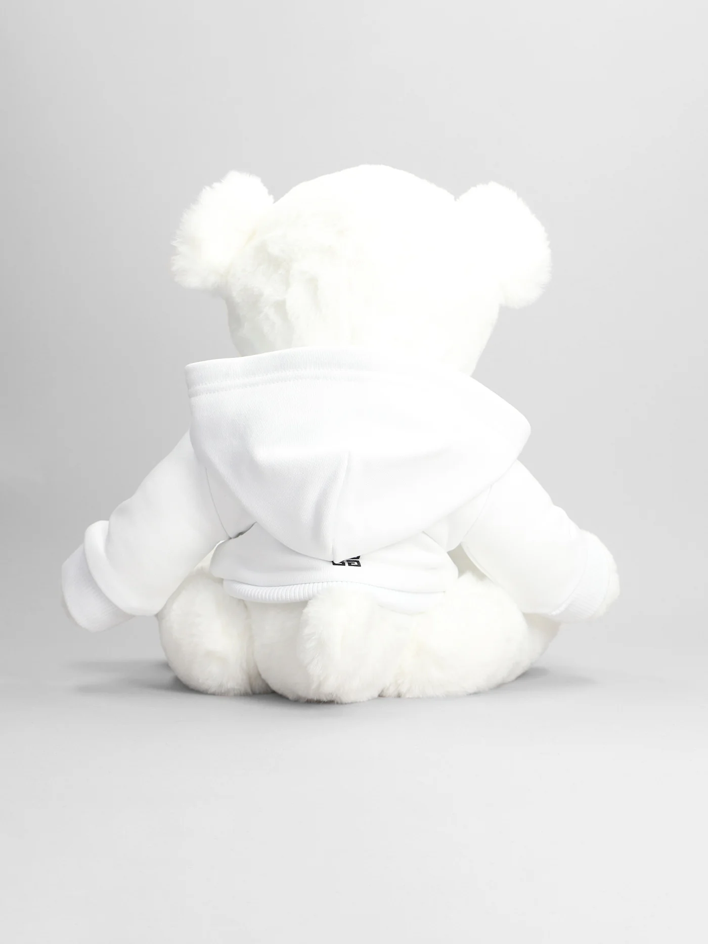 in white polyester - Image 3