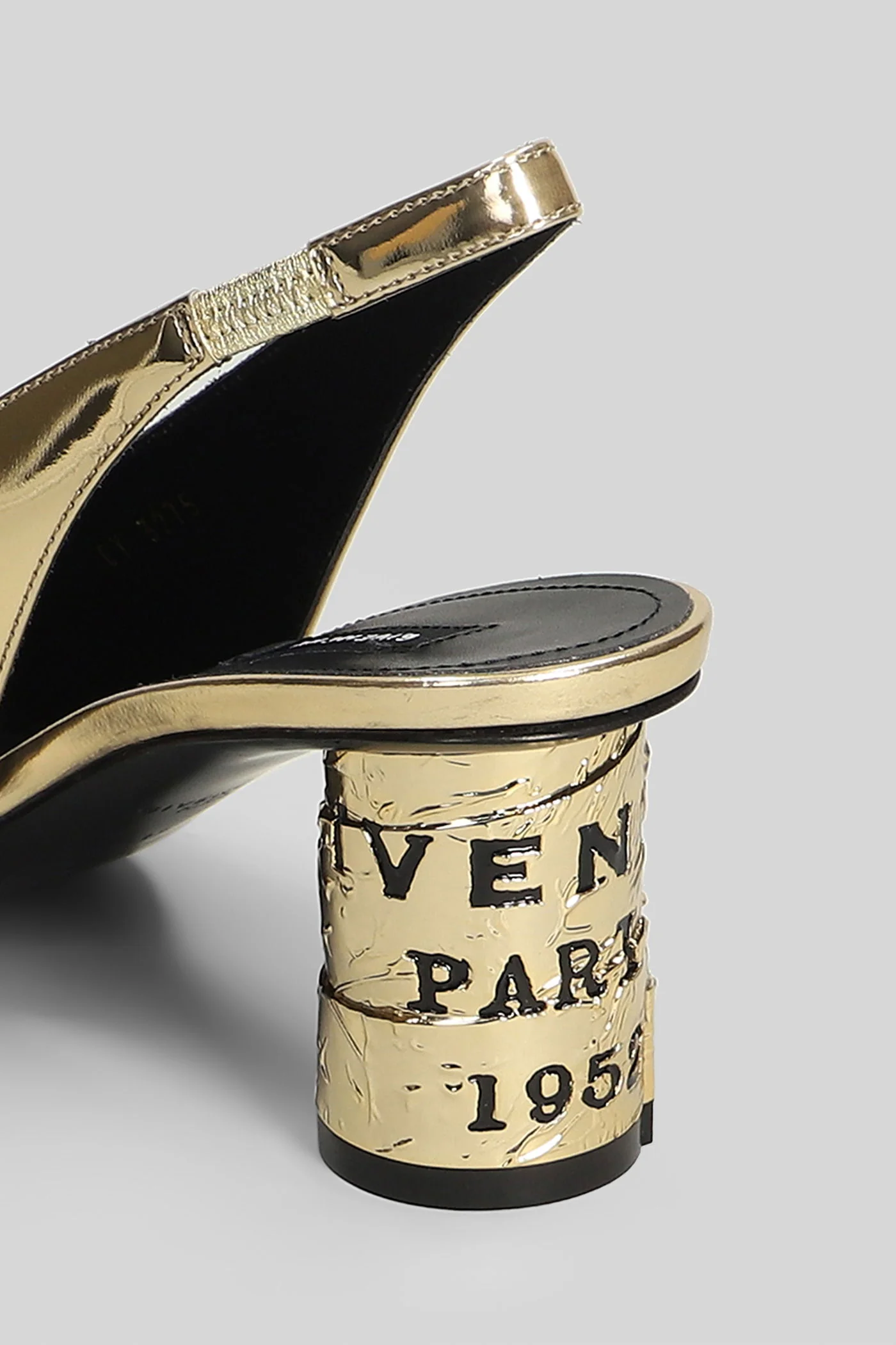 Pumps in gold leather - Image 5