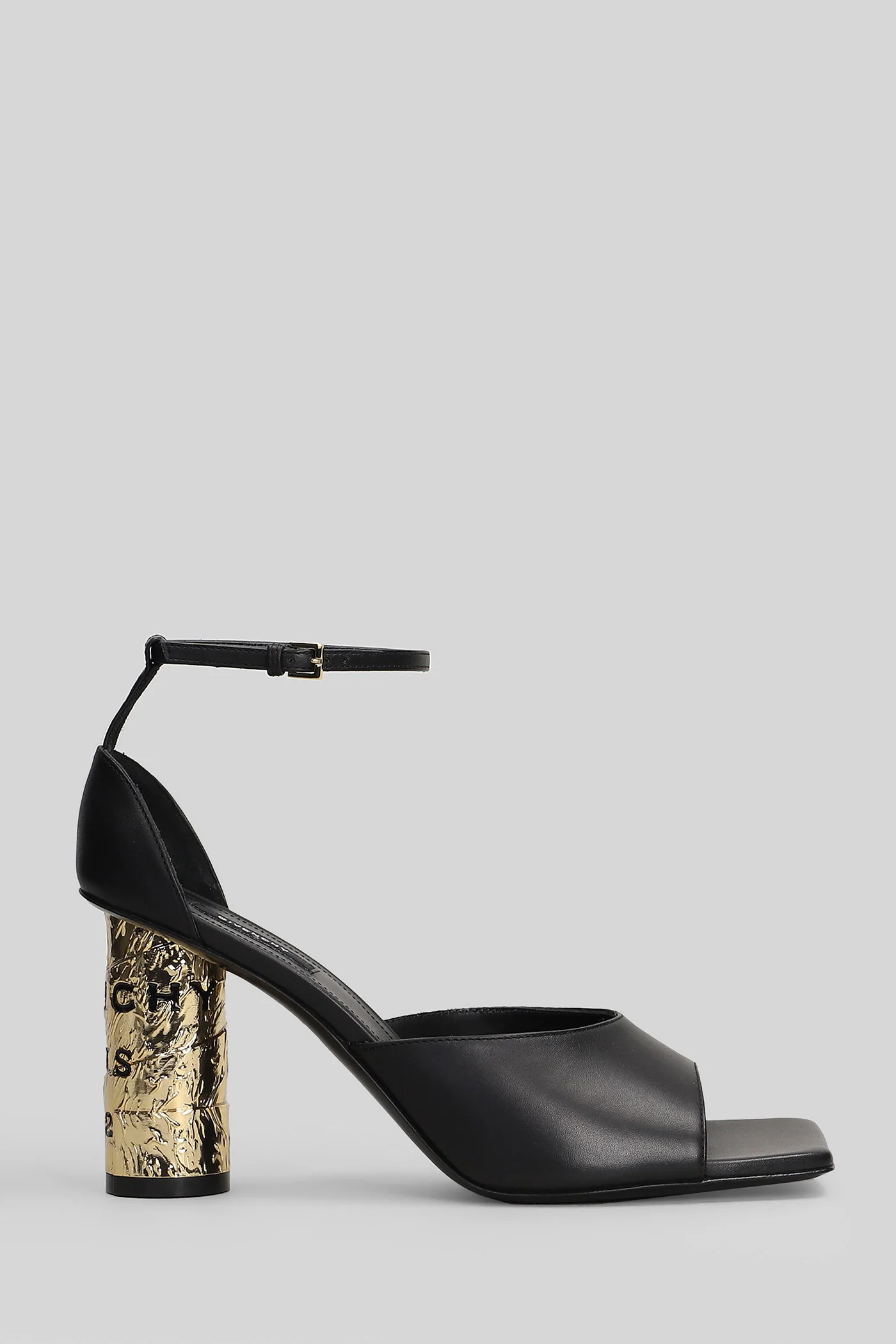Sandals in black leather