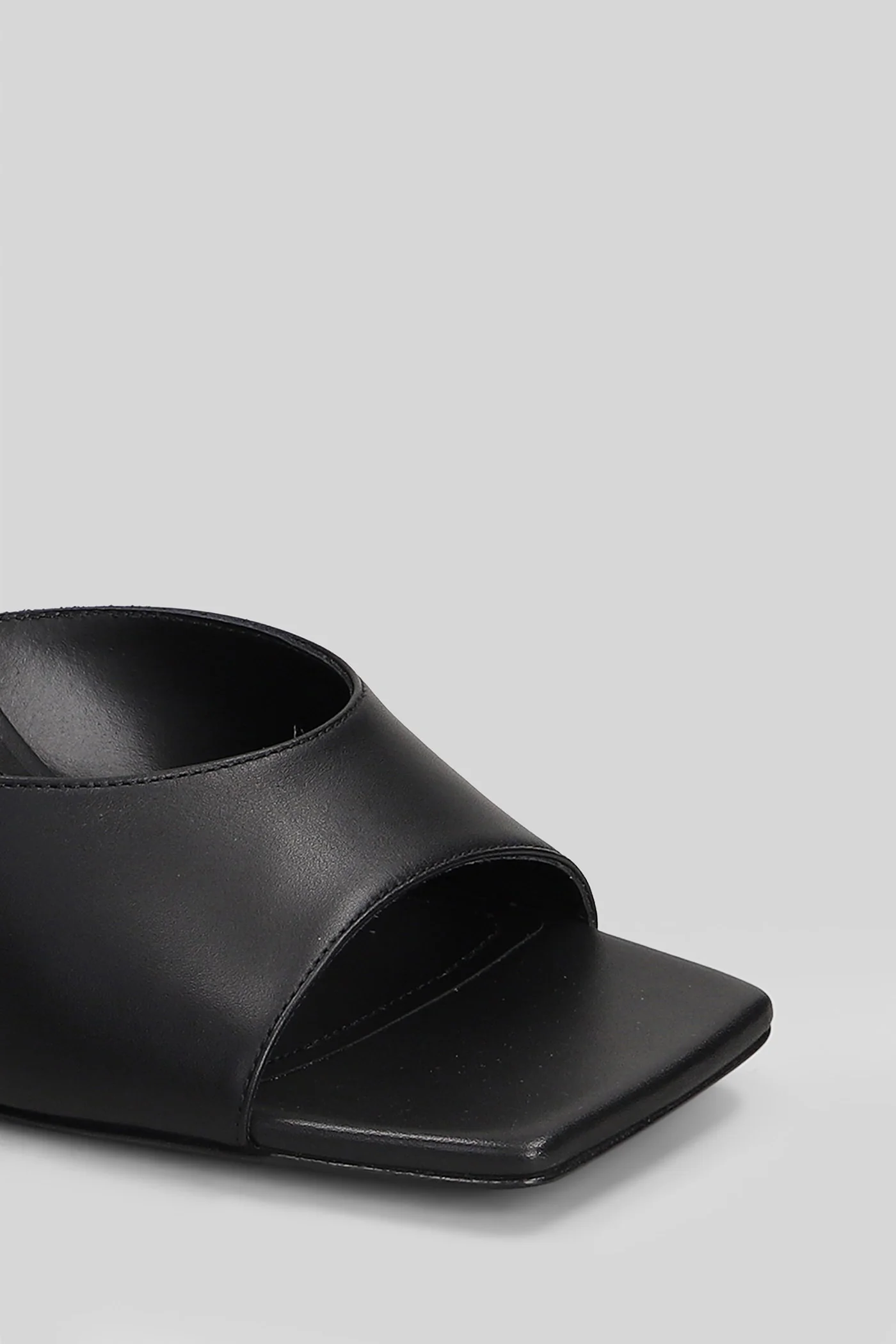 Sandals in black leather - Image 5