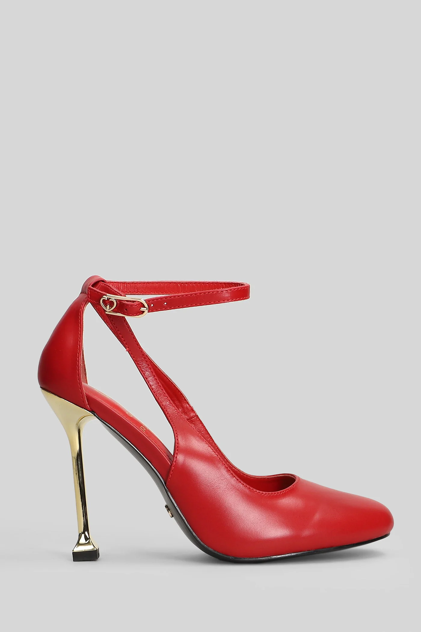 Biscuit Sandals in red leather