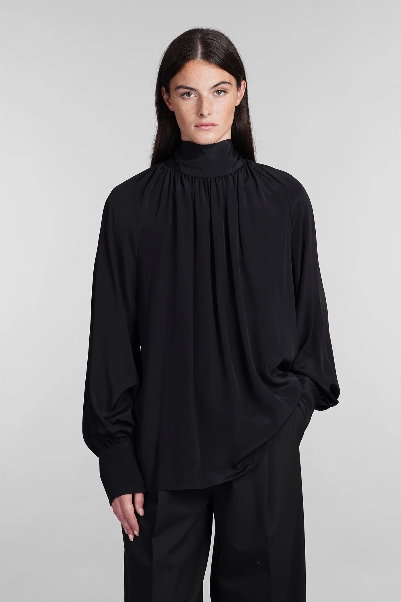 Blouse in black silk