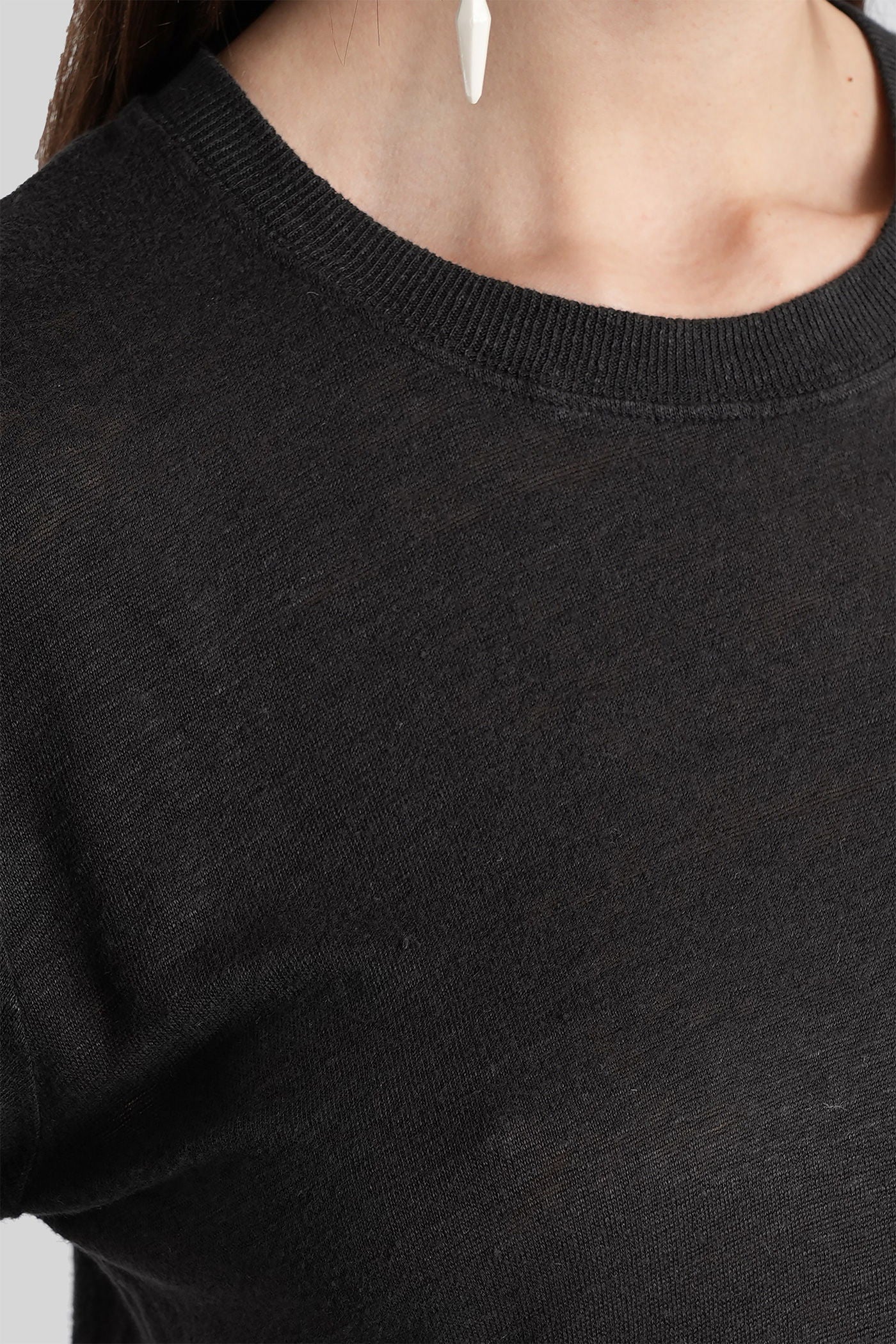 Third T-Shirt in black linen - Image 5