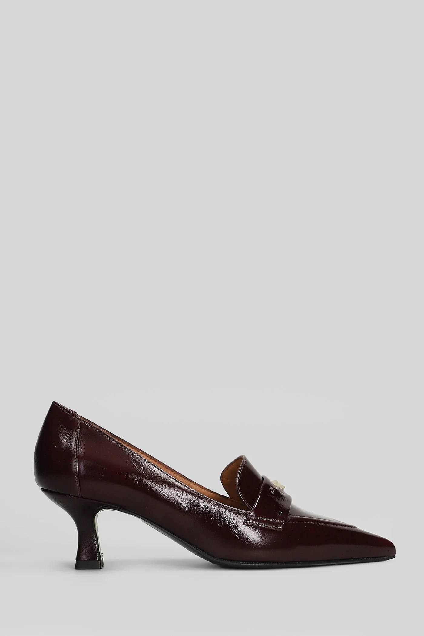 Pumps in bordeaux leather