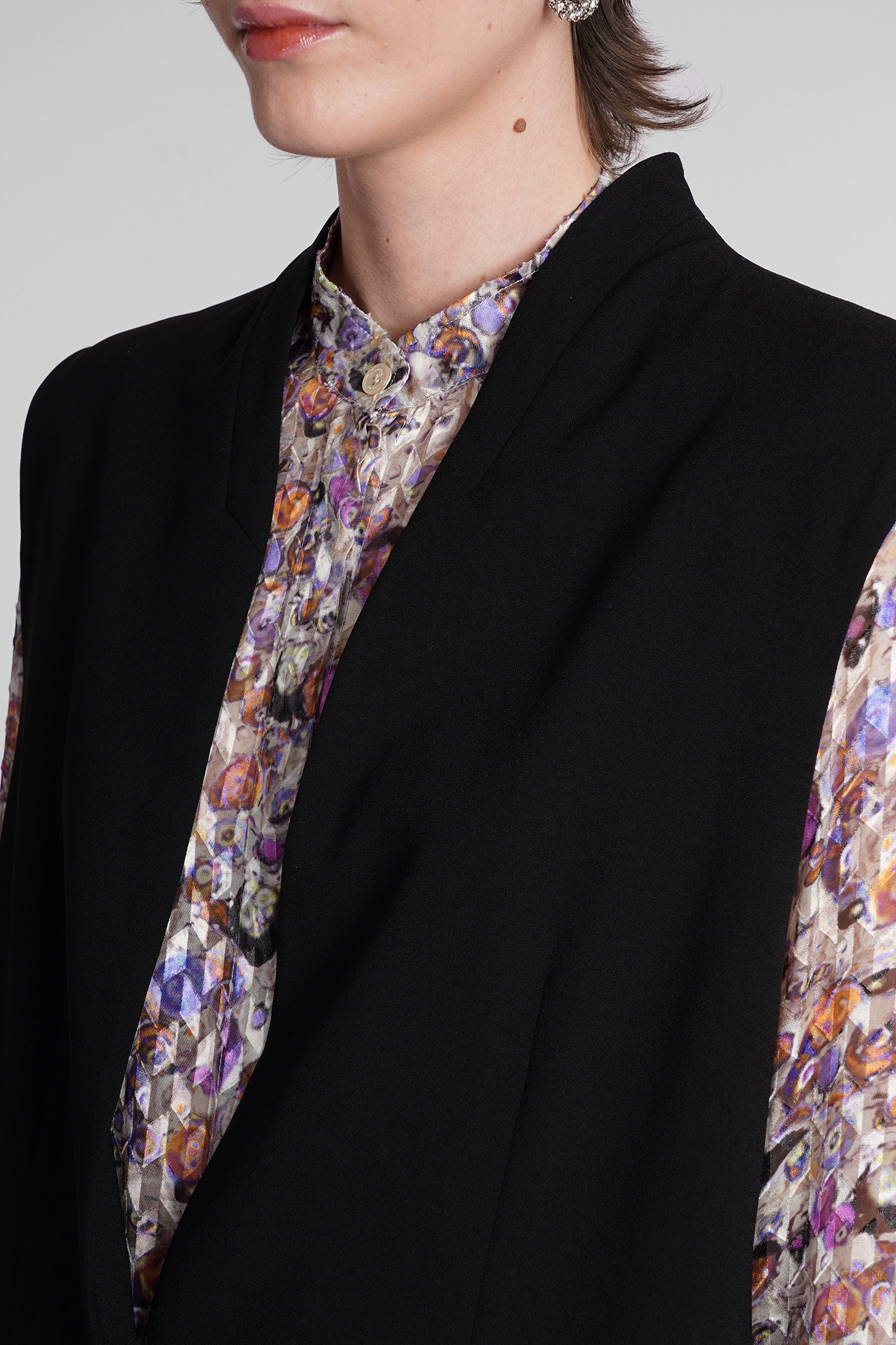 Emara Vest in black Triacetate - Image 5
