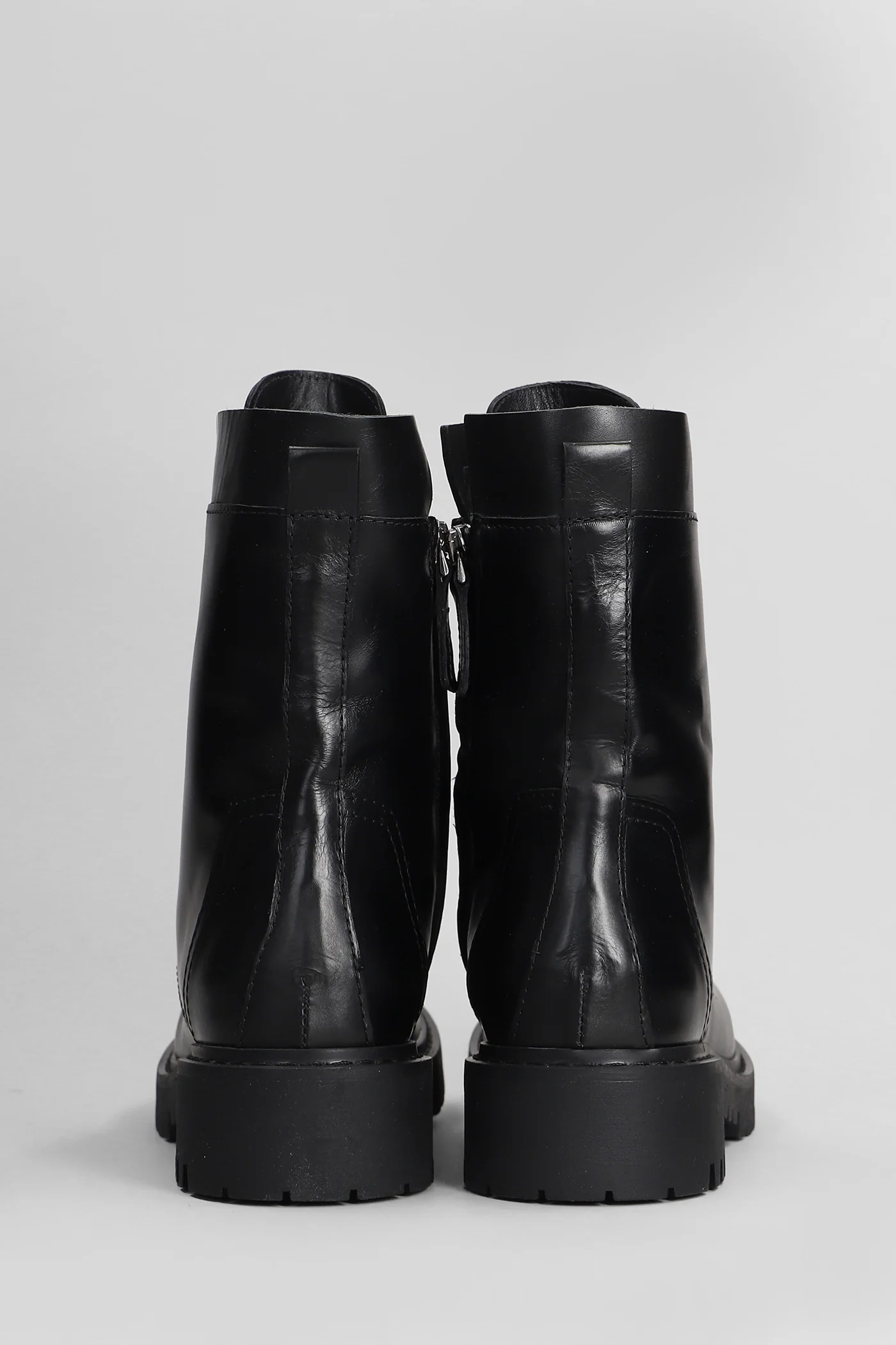 Combat boots in black leather - Image 4