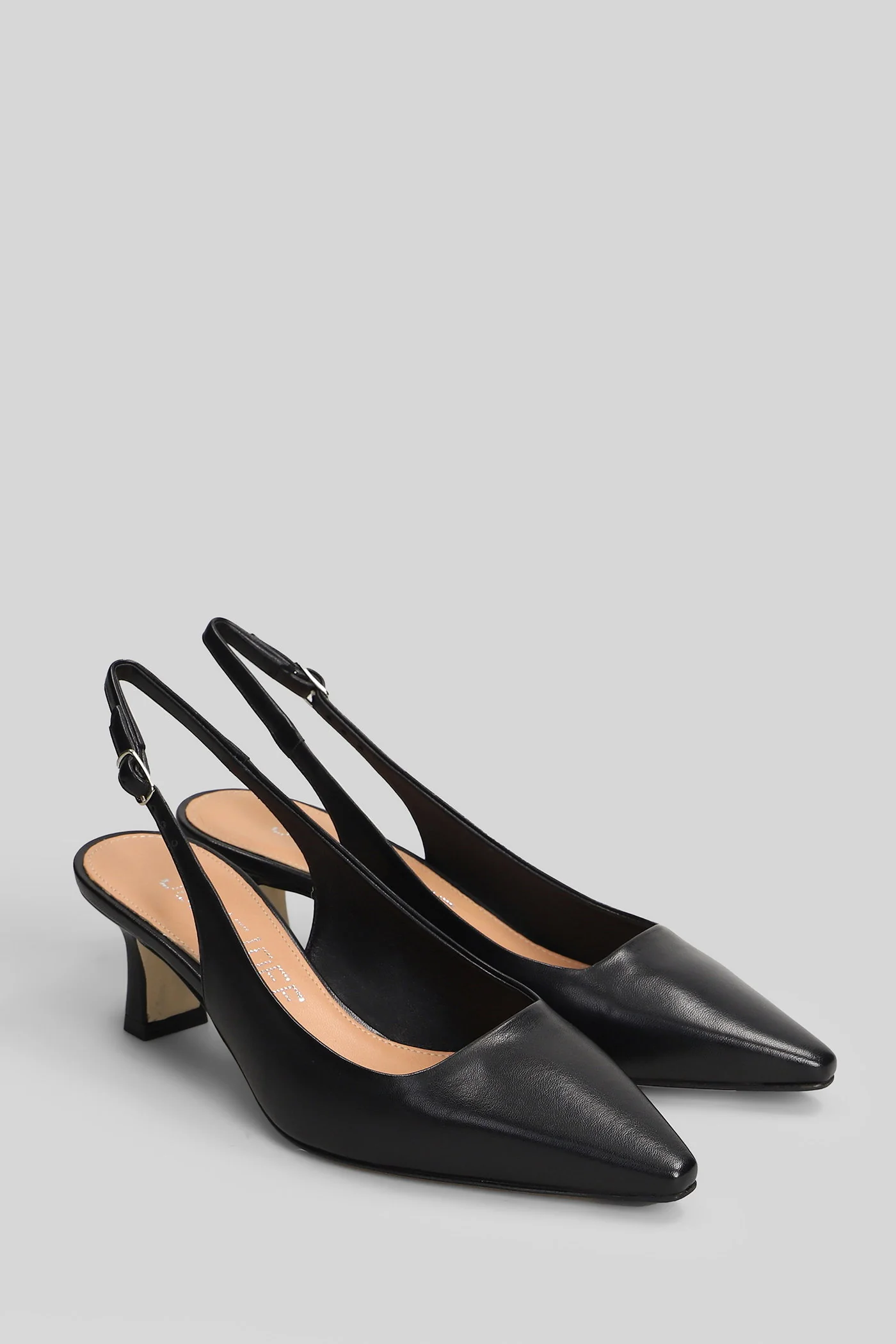 Pumps in black leather - Image 2