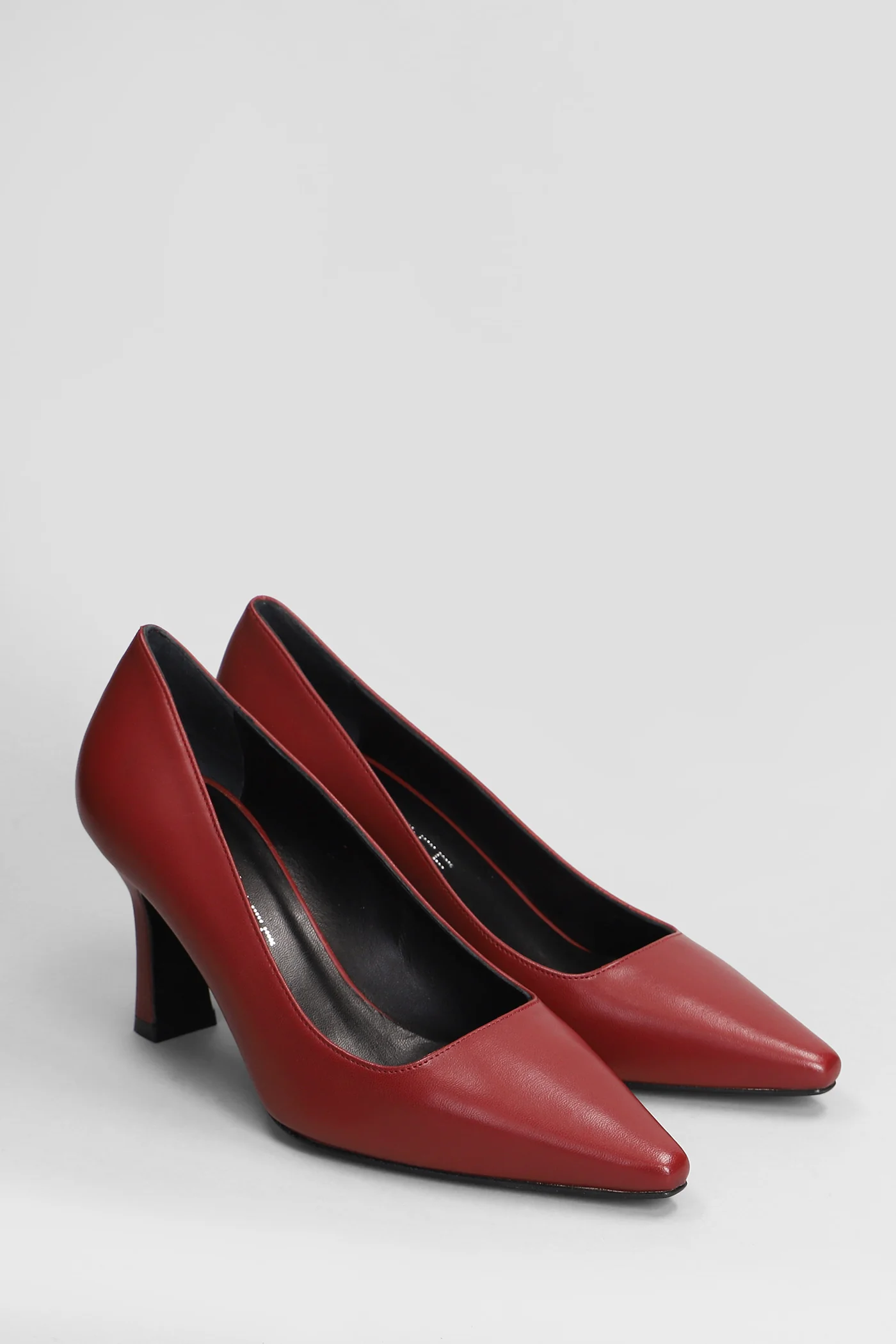 Pumps in bordeaux leather - Image 2