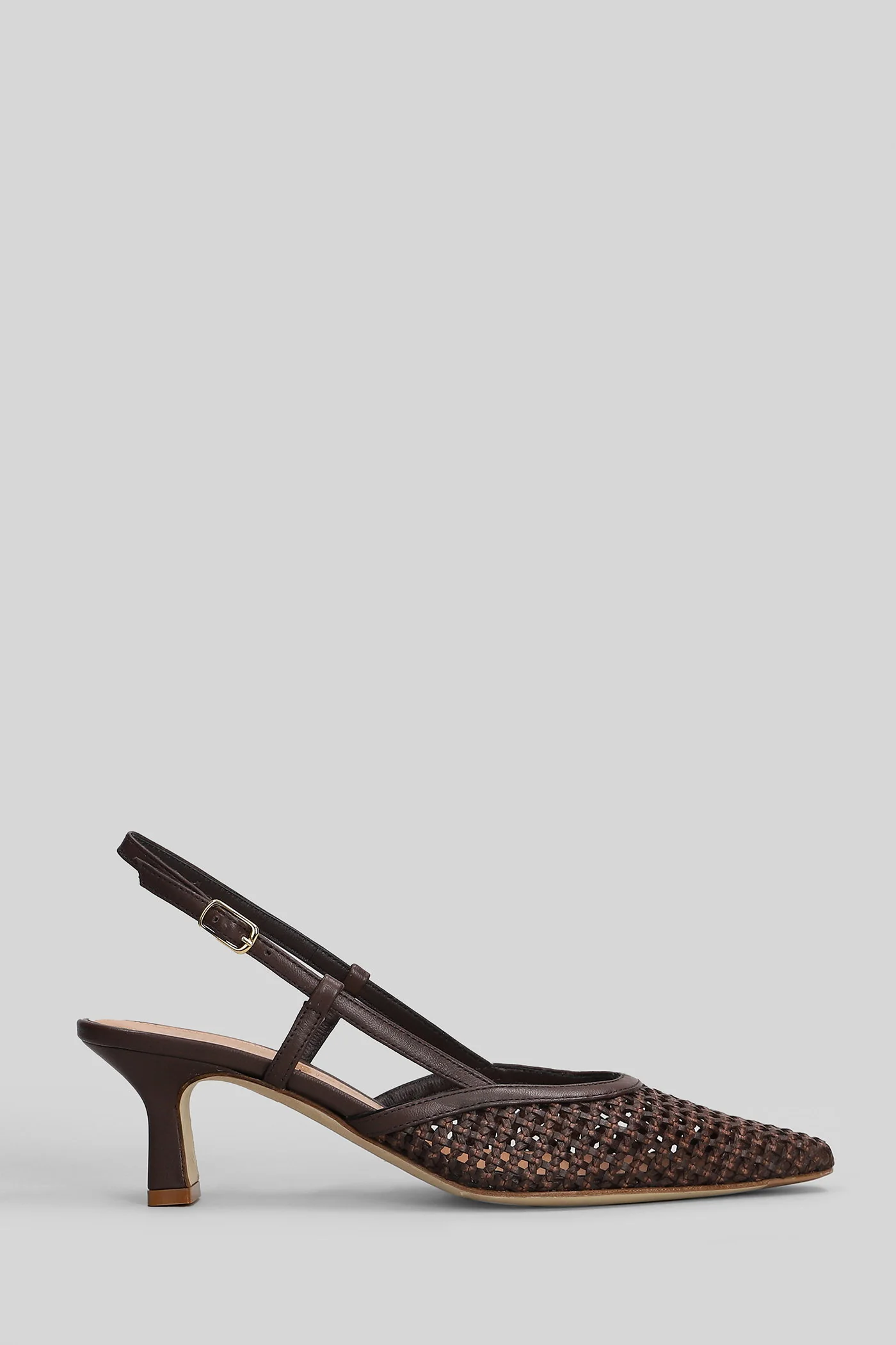 Pumps in dark brown leather